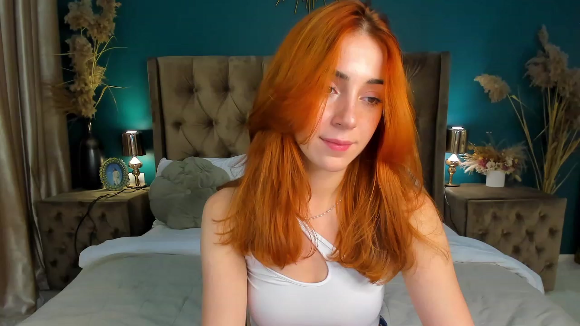 Gallery image thumbnail from ElsaYoung's myfreecams stream on, 10/05/2023, 13:38 image 4 of 20