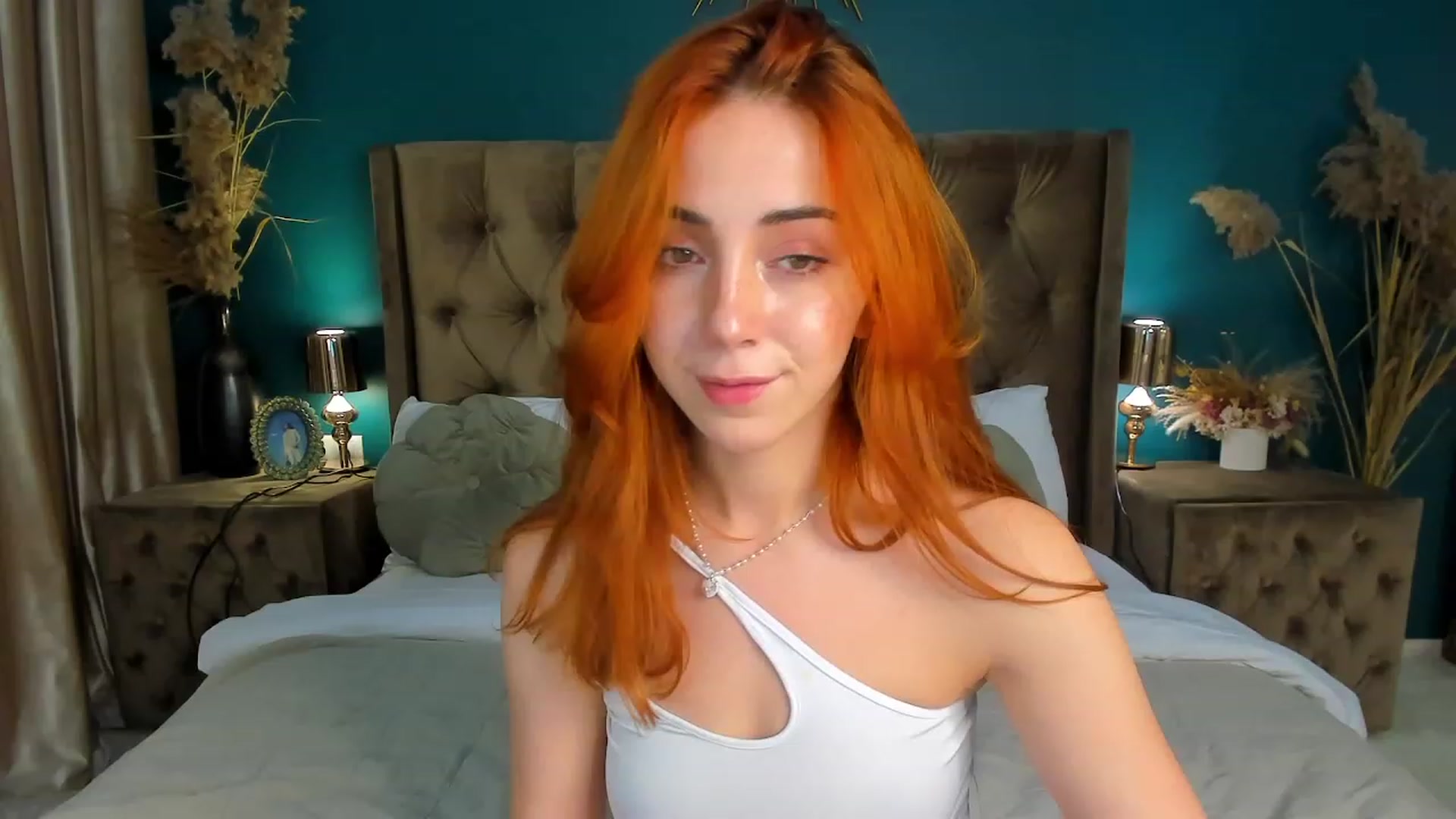 Gallery image thumbnail from ElsaYoung's myfreecams stream on, 10/05/2023, 13:38 image 1 of 20