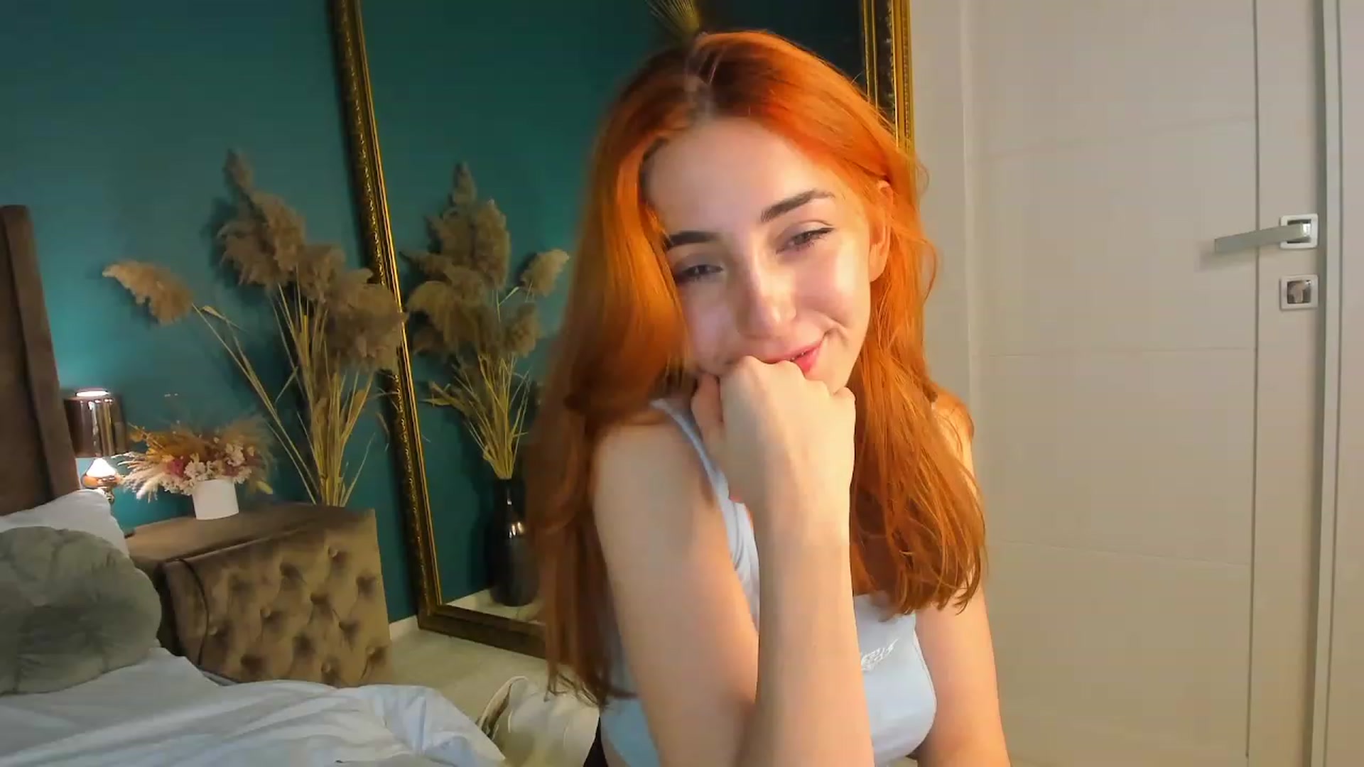 Gallery image thumbnail from ElsaYoung's myfreecams stream on, 10/06/2023, 15:07 image 15 of 20