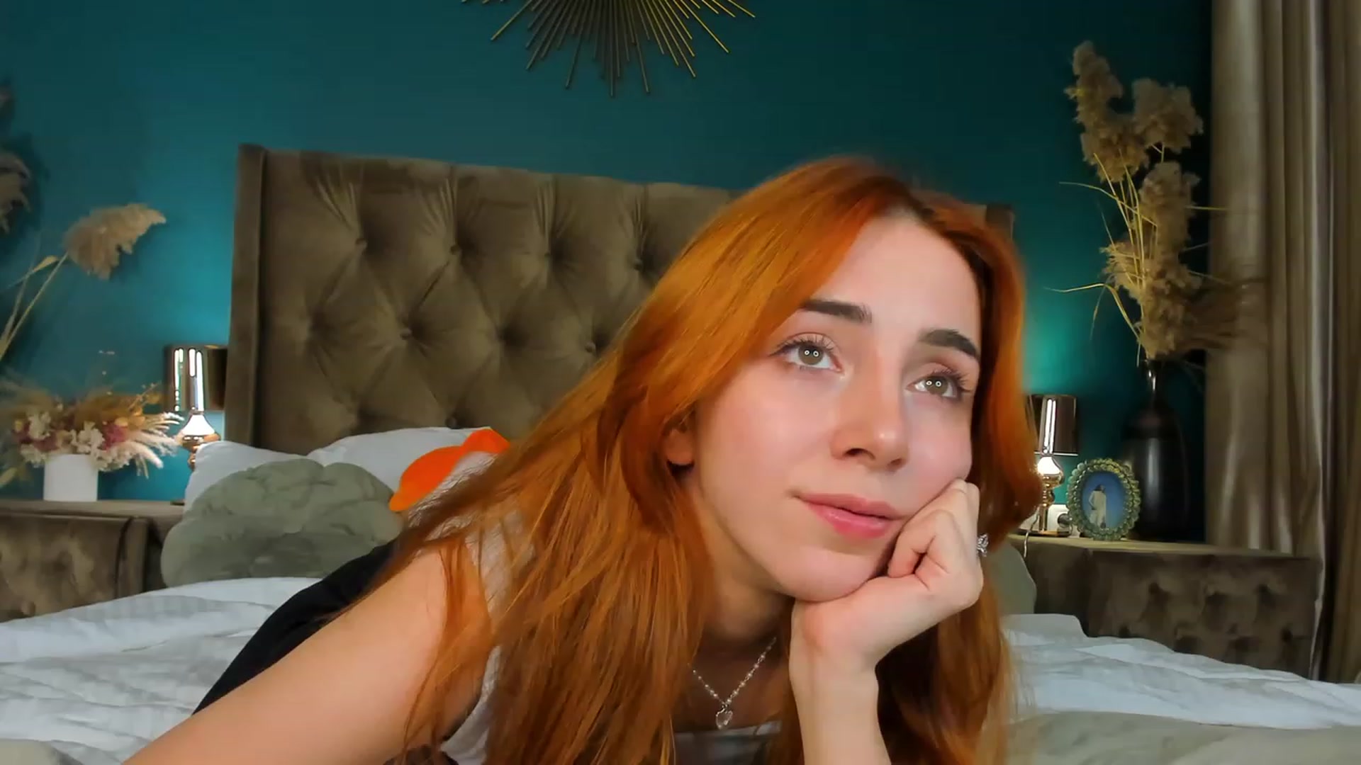Gallery image thumbnail from ElsaYoung's myfreecams stream on, 10/06/2023, 18:43 image 19 of 20