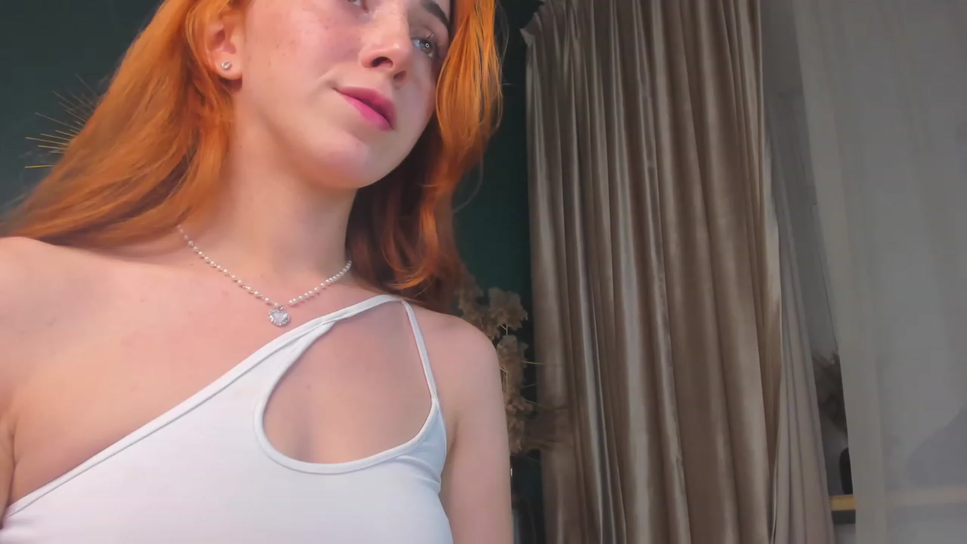 Gallery image thumbnail from ElsaYoung's myfreecams stream on, 10/08/2023, 20:38 image 7 of 20