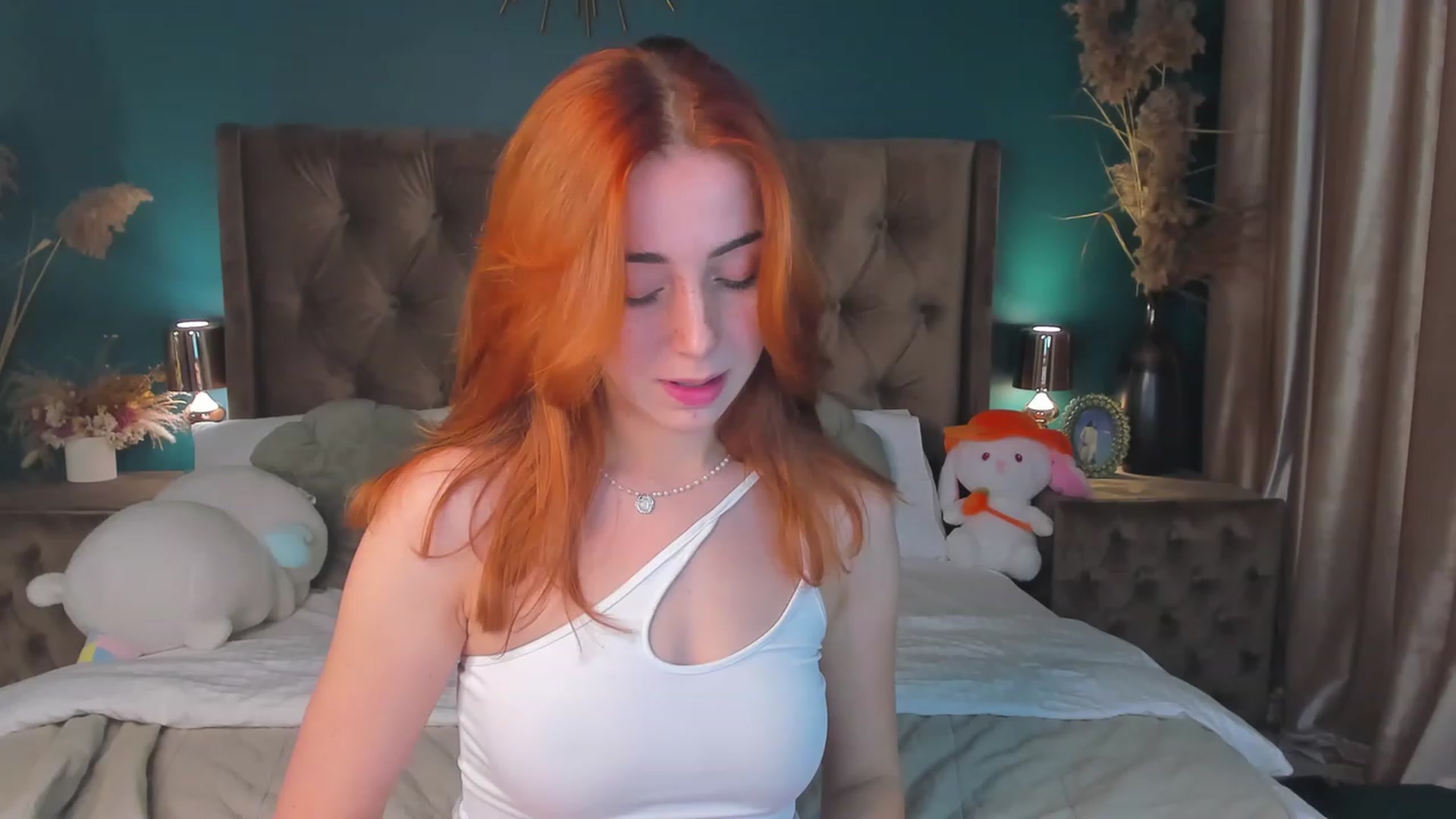 Gallery image thumbnail from ElsaYoung's myfreecams stream on, 10/08/2023, 20:38 image 19 of 20