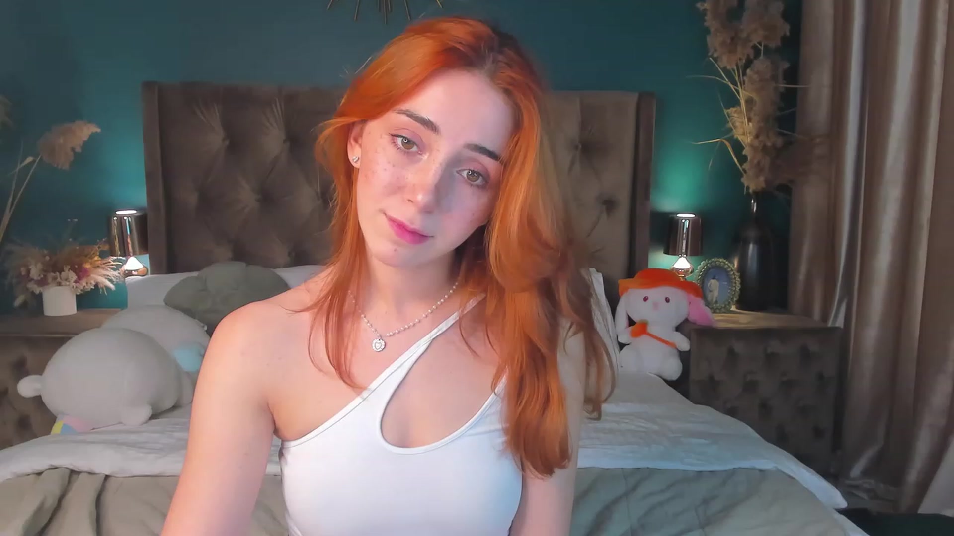 Gallery image thumbnail from ElsaYoung's myfreecams stream on, 10/08/2023, 20:38 image 18 of 20