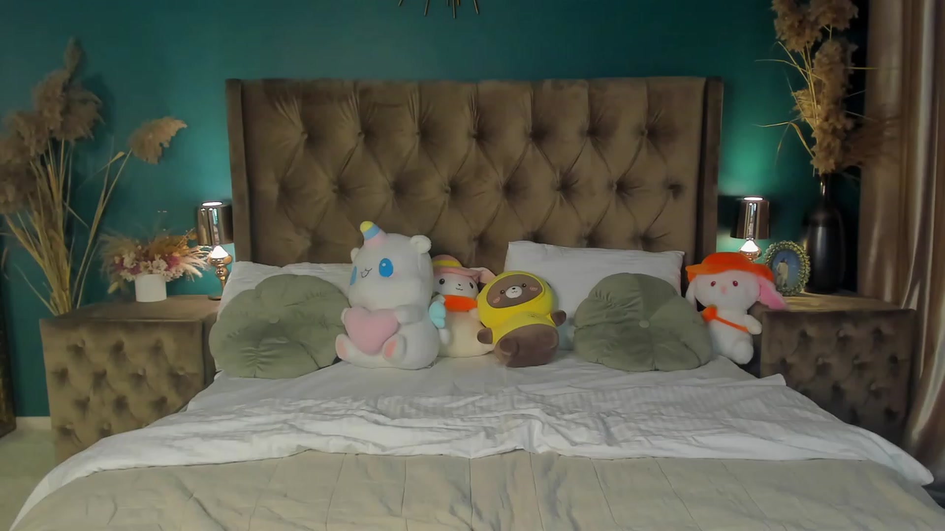 Gallery image thumbnail from ElsaYoung's myfreecams stream on, 10/10/2023, 12:47 image 16 of 20