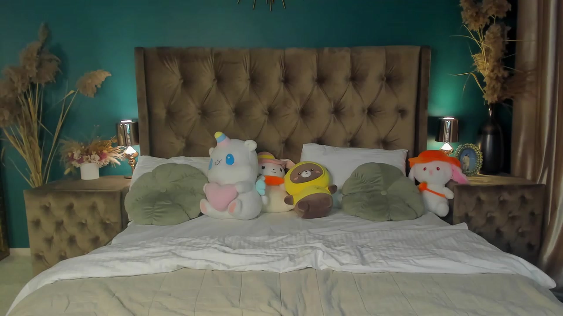 Gallery image thumbnail from ElsaYoung's myfreecams stream on, 10/10/2023, 12:47 image 17 of 20