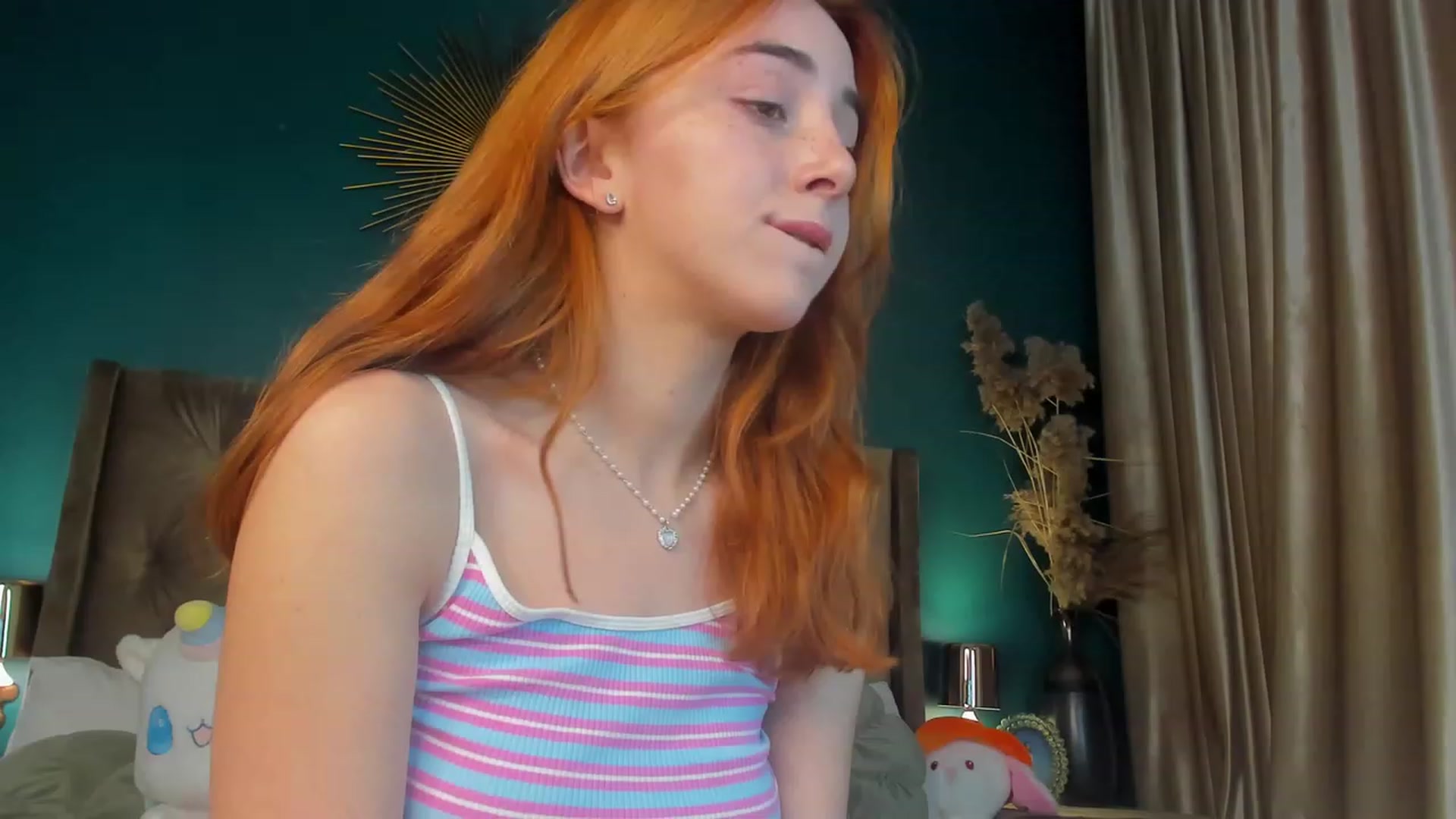 Gallery image thumbnail from ElsaYoung's myfreecams stream on, 10/10/2023, 17:32 image 16 of 20
