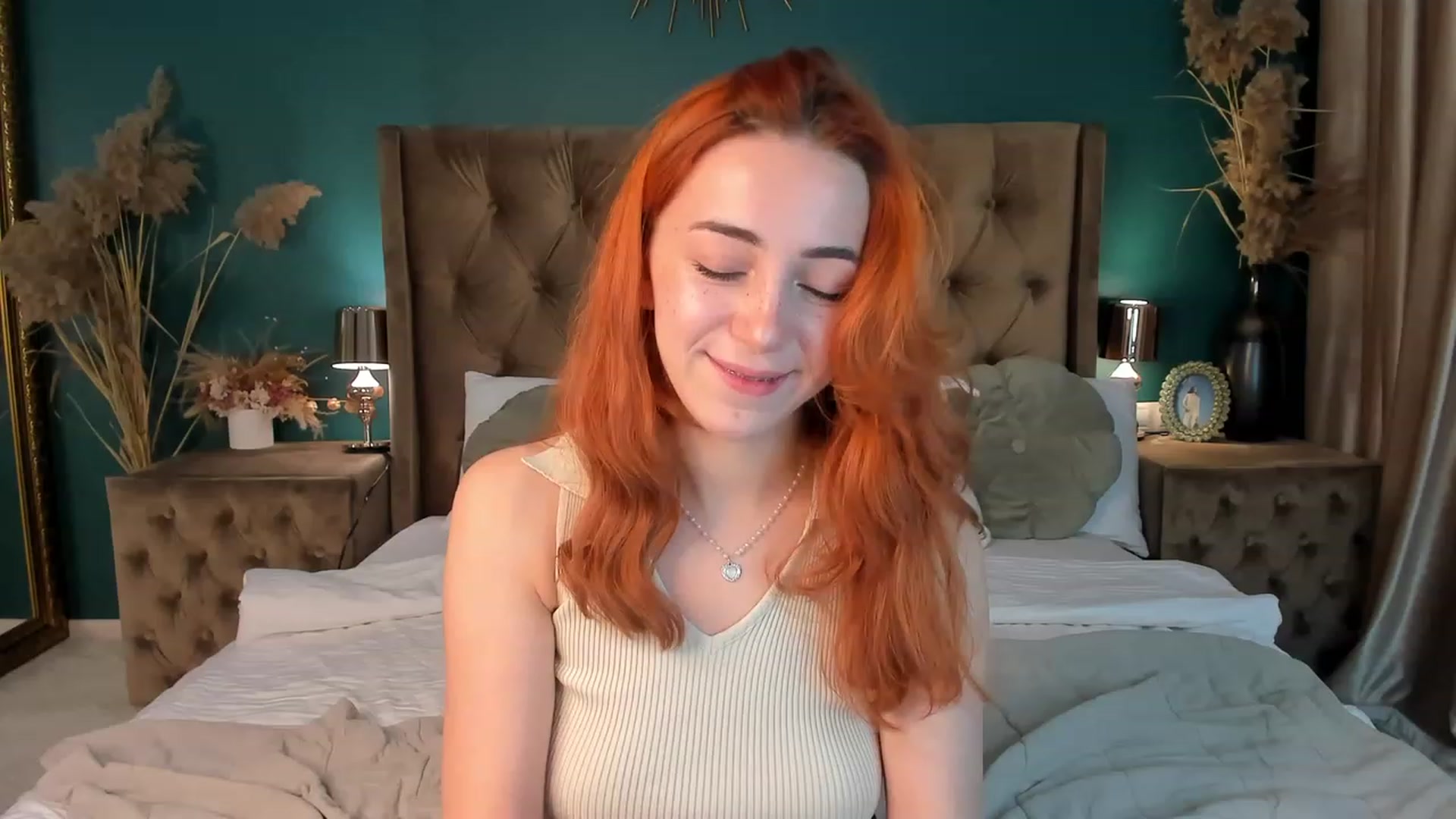 Gallery image thumbnail from ElsaYoung's myfreecams stream on, 10/12/2023, 13:38 image 16 of 20