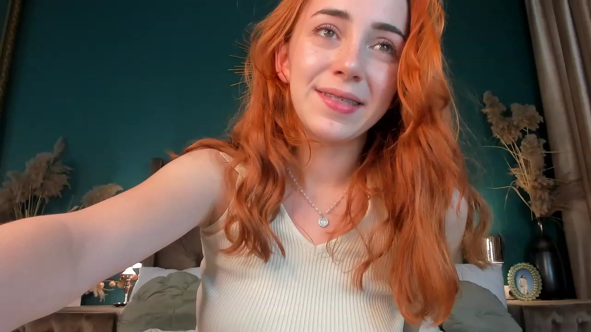 Gallery image thumbnail from ElsaYoung's myfreecams stream on, 10/12/2023, 17:37 image 16 of 20