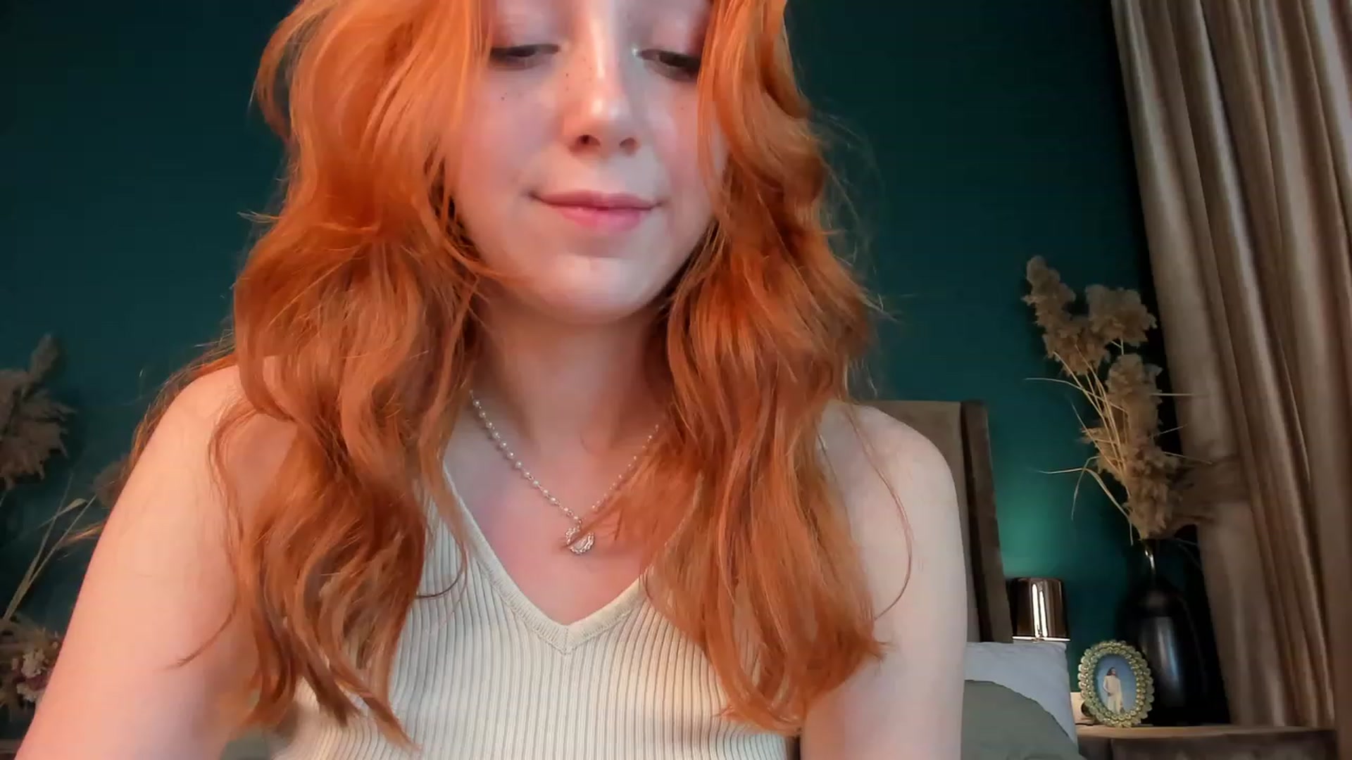 Gallery image thumbnail from ElsaYoung's myfreecams stream on, 10/12/2023, 17:37 image 12 of 20