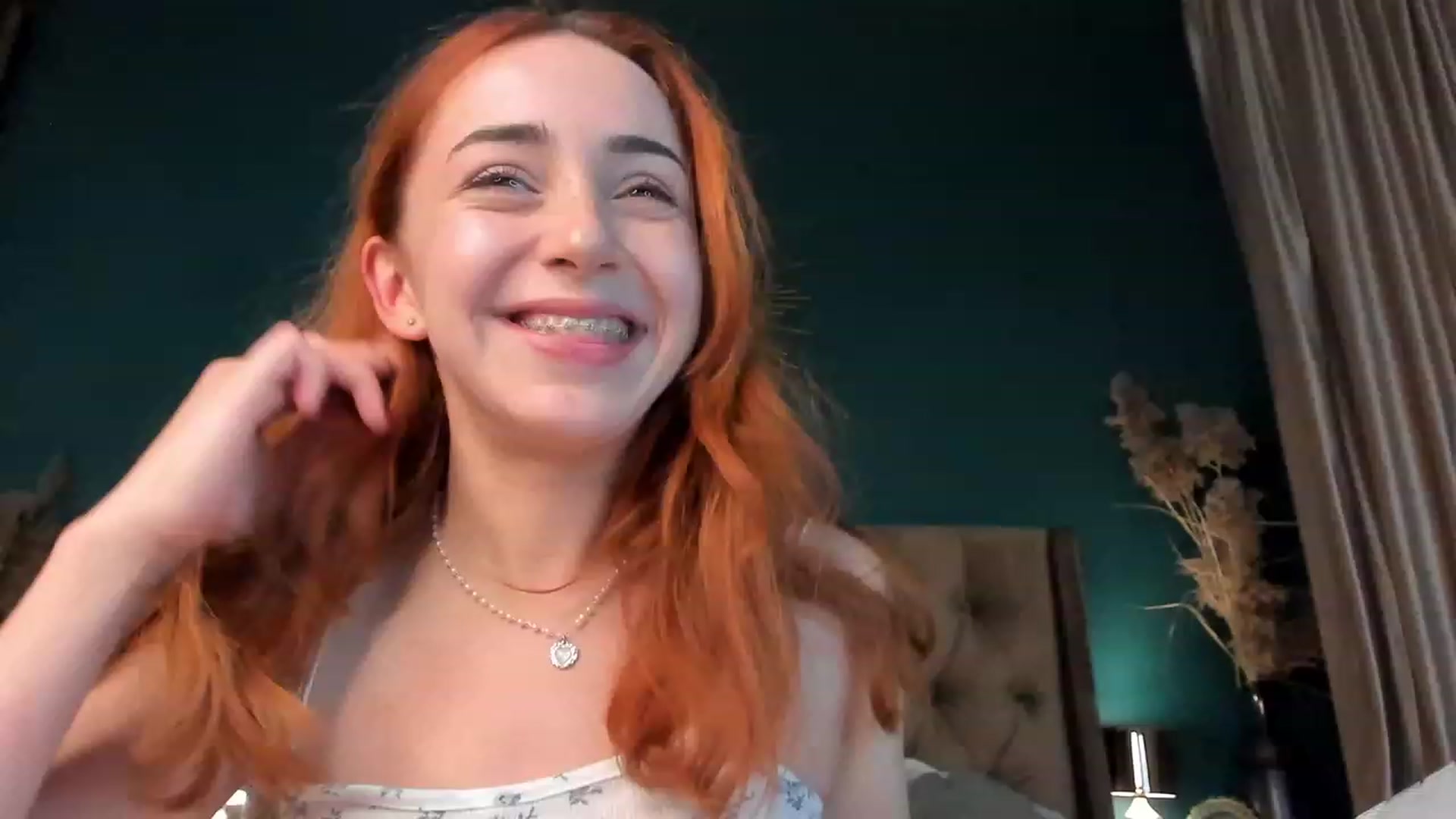 Gallery image thumbnail from ElsaYoung's myfreecams stream on, 10/13/2023, 19:00 image 2 of 20