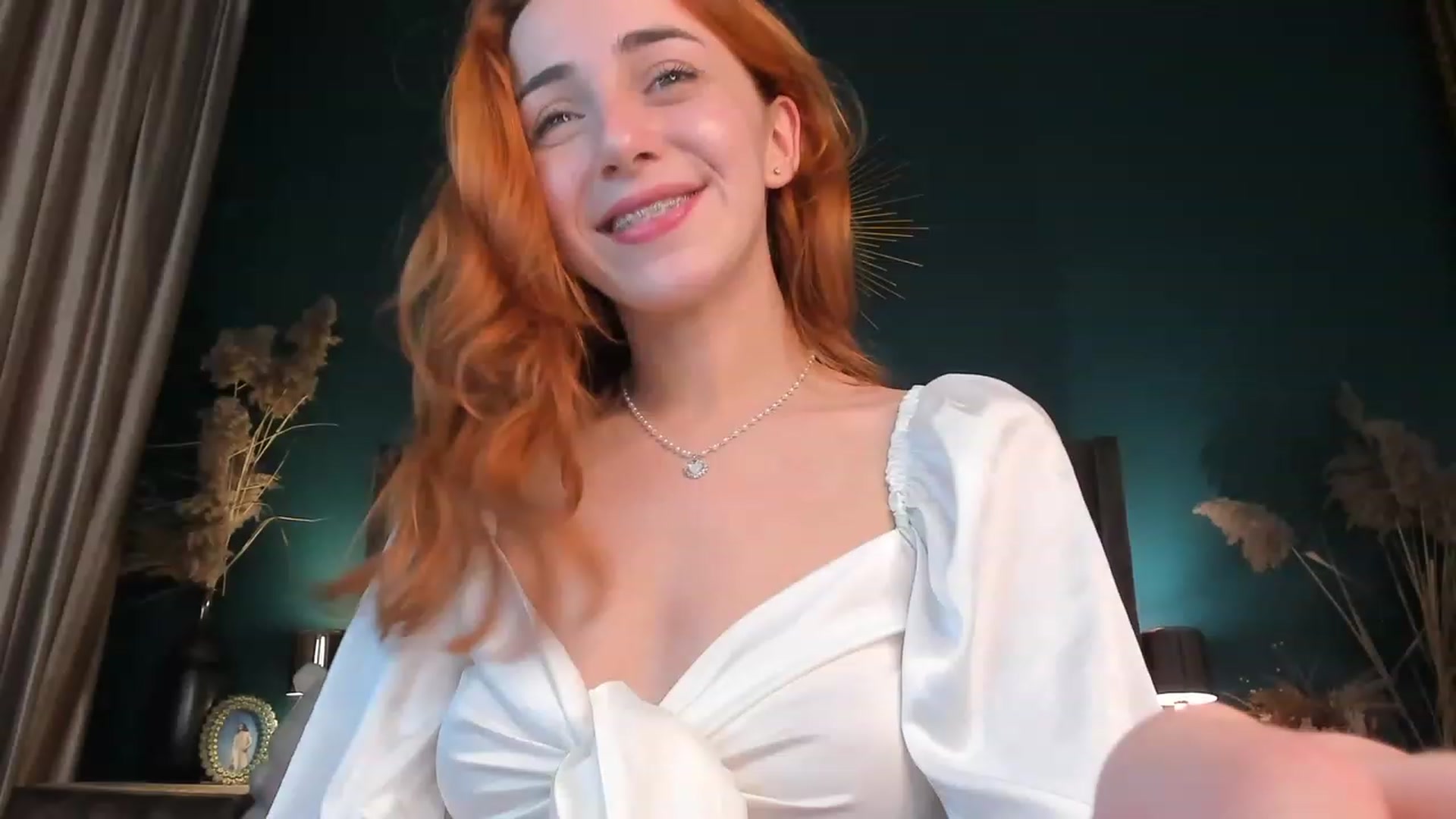 Gallery image thumbnail from ElsaYoung's myfreecams stream on, 10/15/2023, 02:51 image 12 of 20