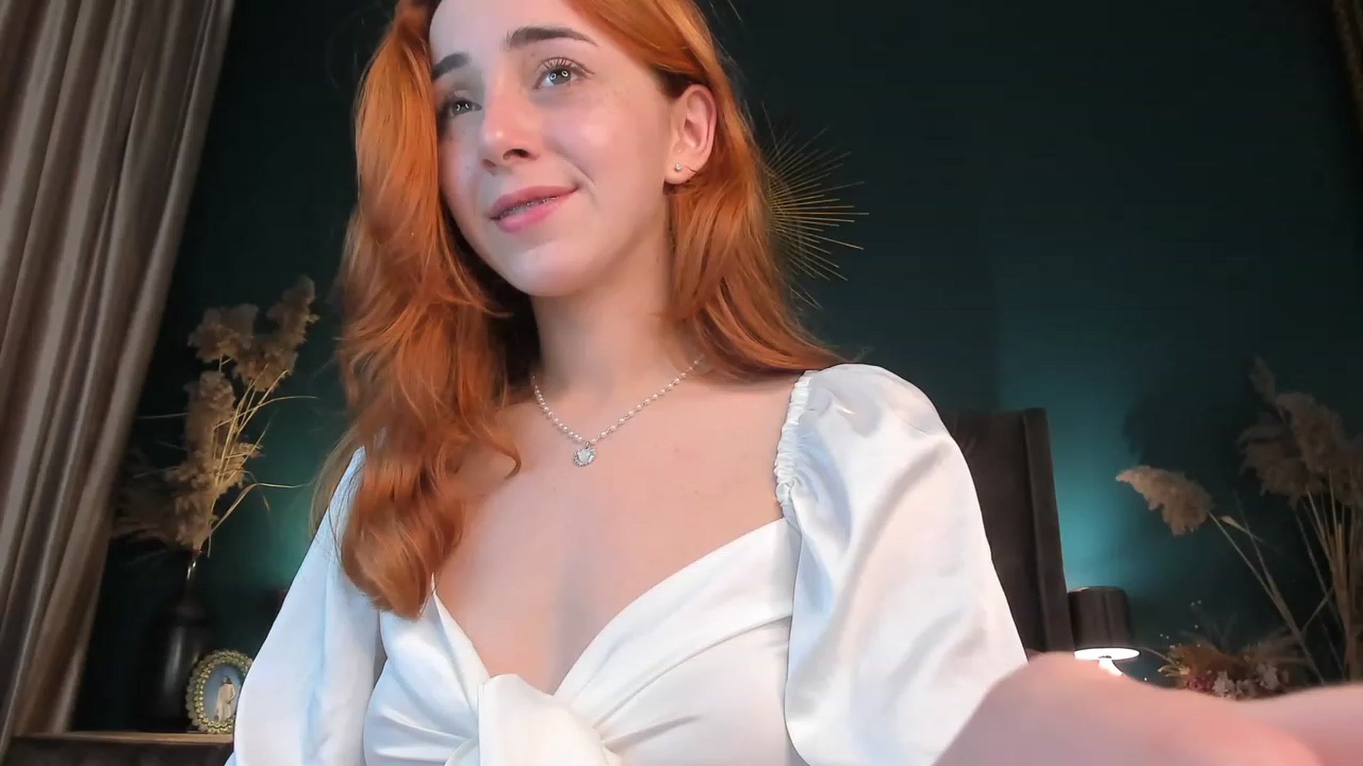 Gallery image thumbnail from ElsaYoung's myfreecams stream on, 10/15/2023, 02:51 image 13 of 20