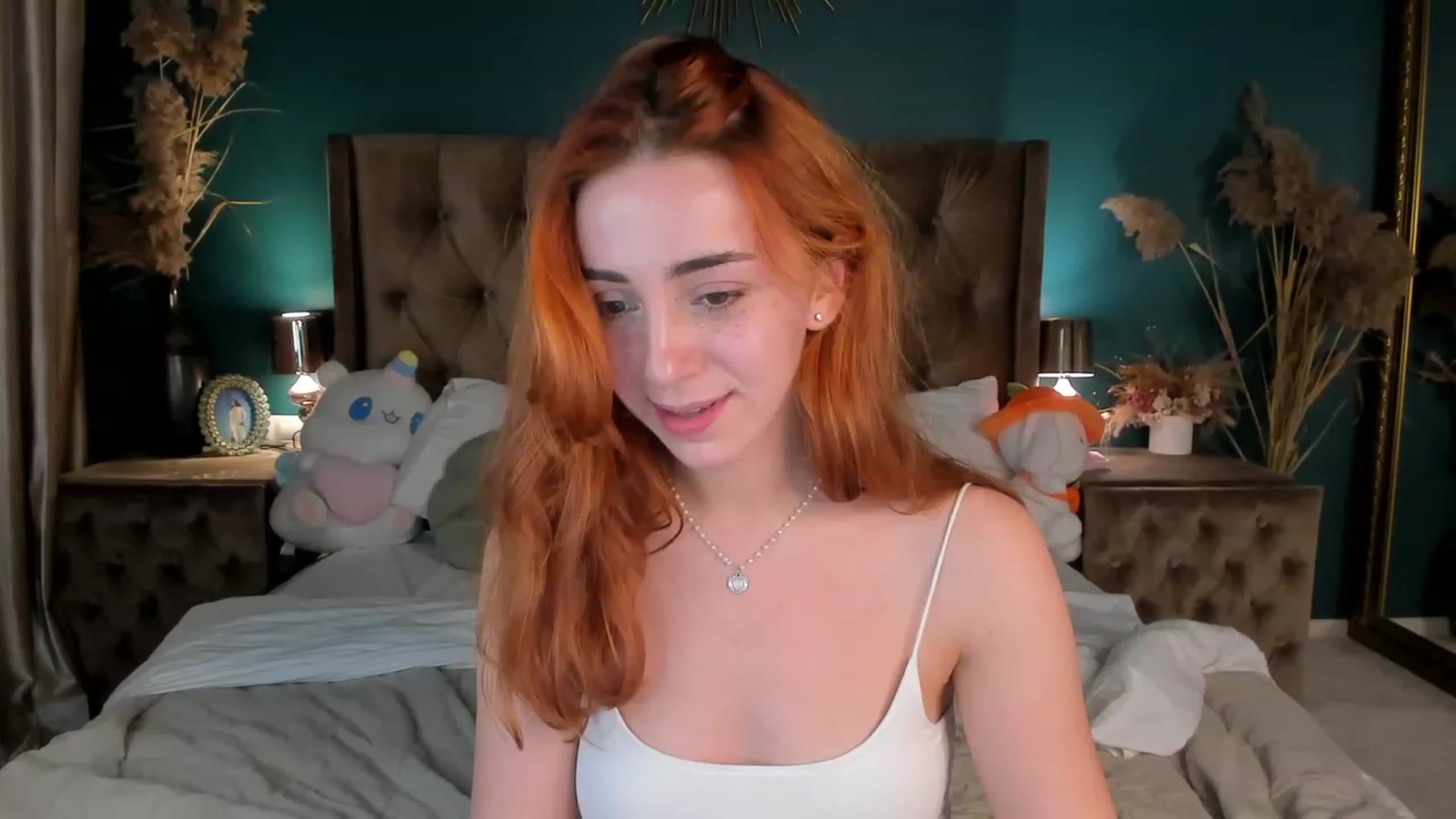 Gallery image thumbnail from ElsaYoung's myfreecams stream on, 10/16/2023, 24:03 image 10 of 20