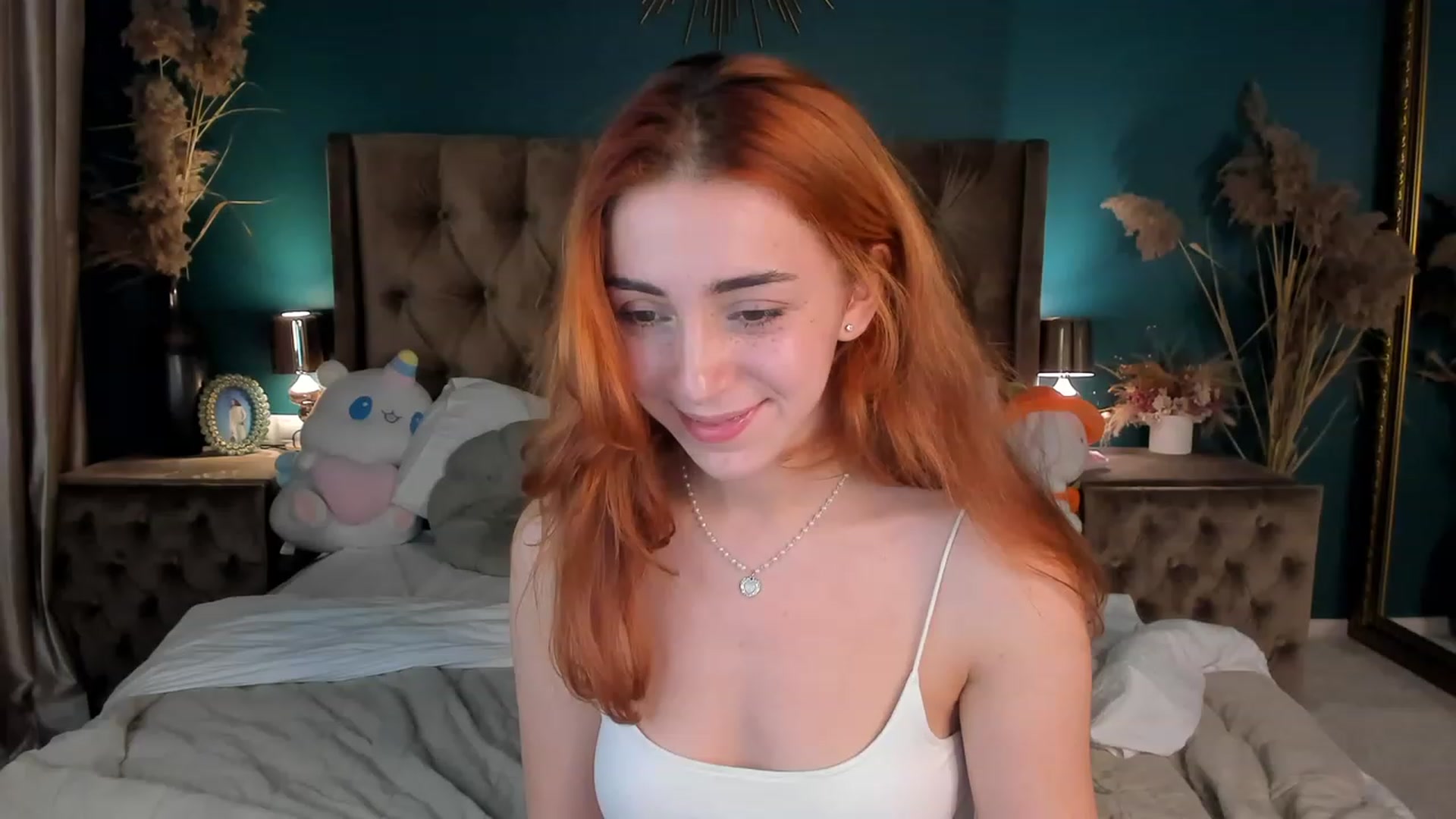 Gallery image thumbnail from ElsaYoung's myfreecams stream on, 10/16/2023, 24:03 image 11 of 20