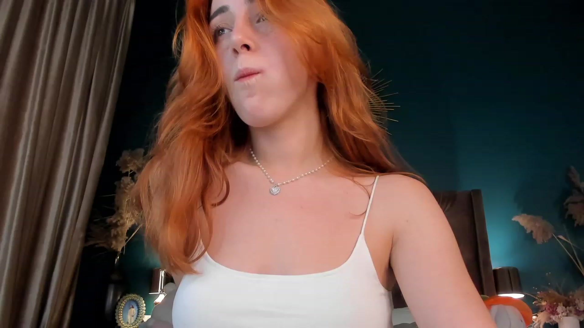 Gallery image thumbnail from ElsaYoung's myfreecams stream on, 10/16/2023, 24:03 image 16 of 20
