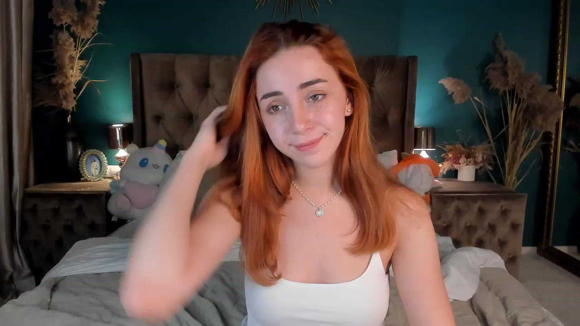 Gallery image thumbnail from ElsaYoung's myfreecams stream on, 10/16/2023, 24:03 image 14 of 20
