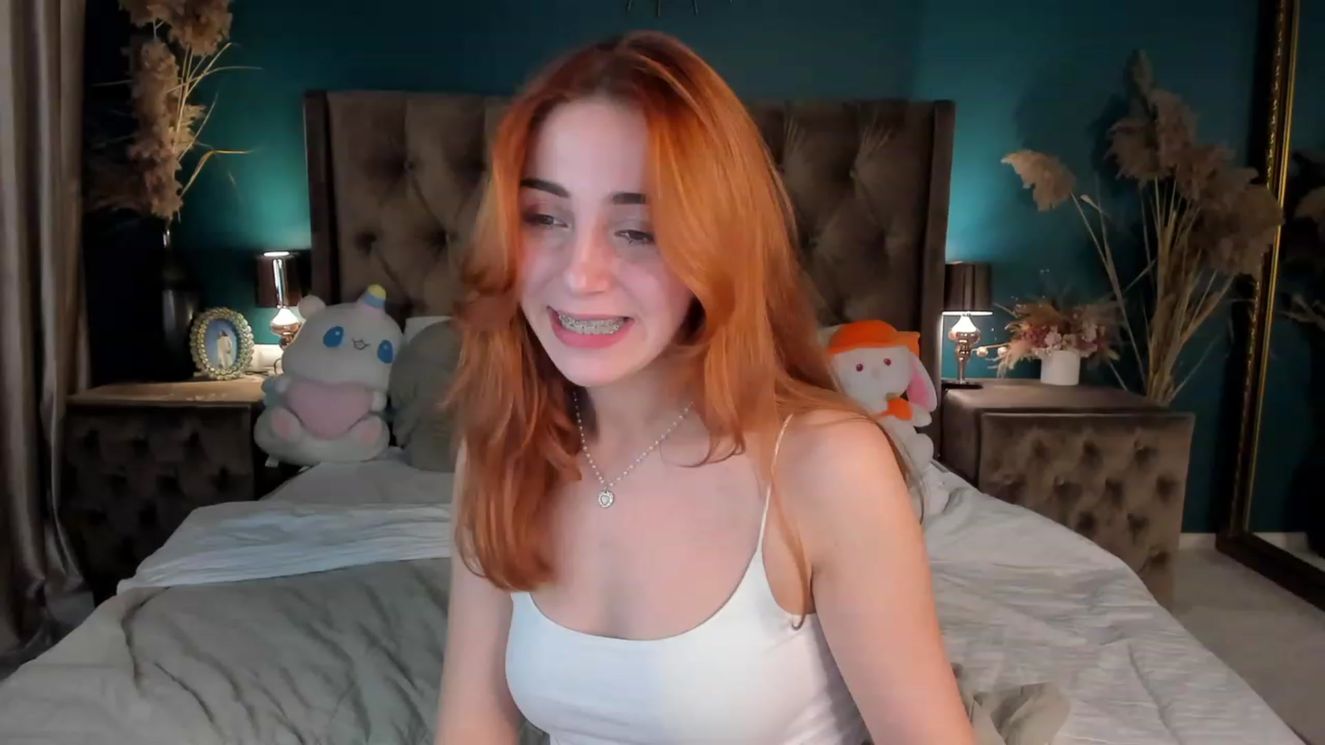 Gallery image thumbnail from ElsaYoung's myfreecams stream on, 10/16/2023, 01:49 image 10 of 20