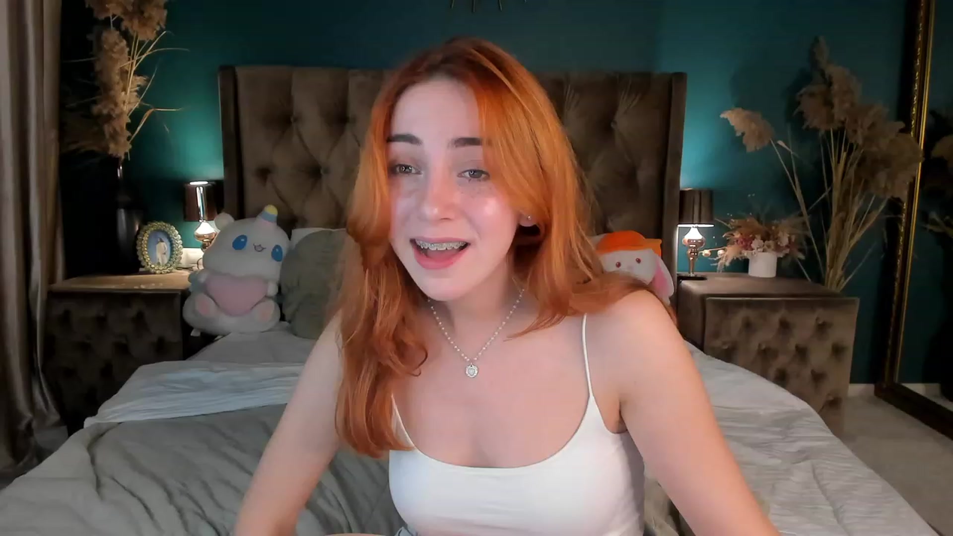 Gallery image thumbnail from ElsaYoung's myfreecams stream on, 10/16/2023, 01:49 image 12 of 20