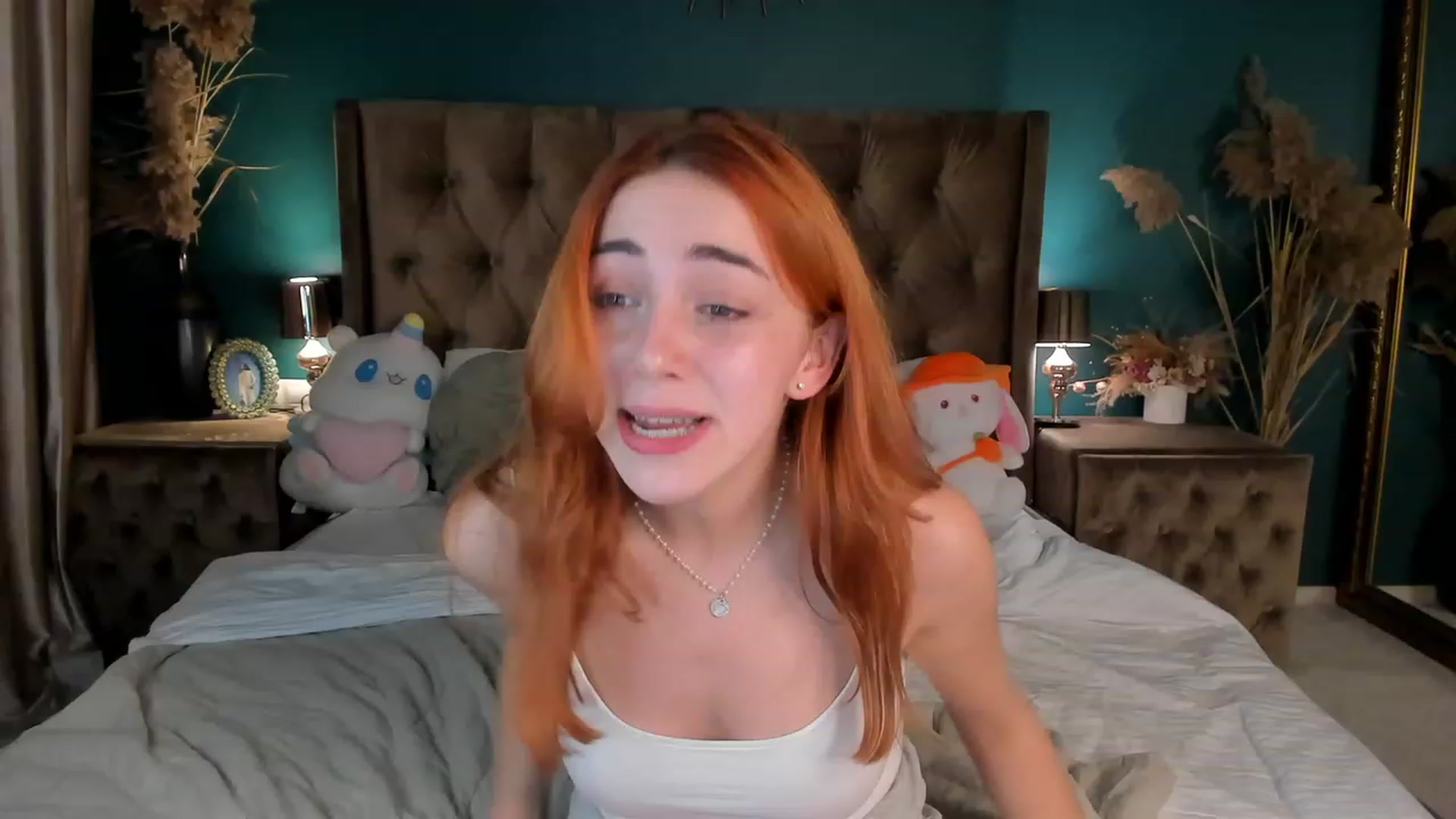 Gallery image thumbnail from ElsaYoung's myfreecams stream on, 10/16/2023, 01:49 image 14 of 20