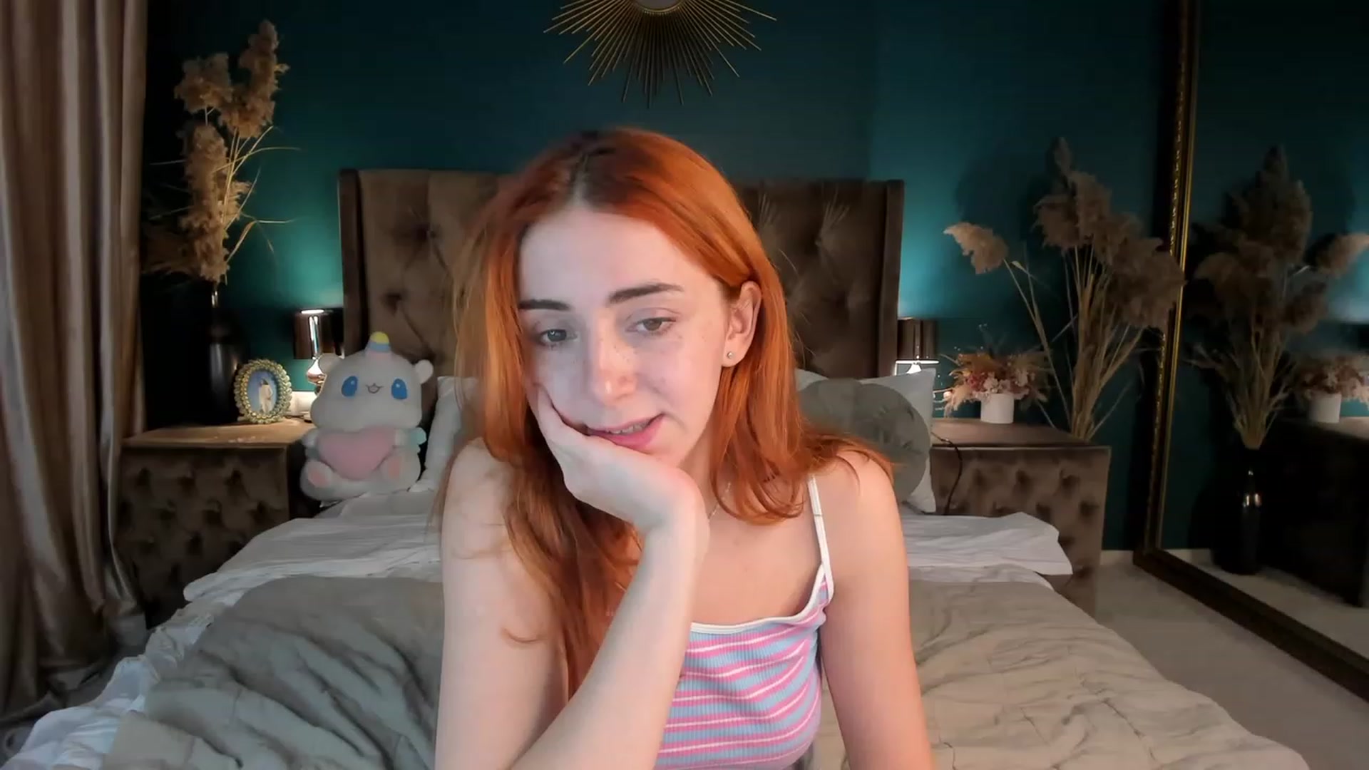 Gallery image thumbnail from ElsaYoung's myfreecams stream on, 10/17/2023, 16:54 image 7 of 20