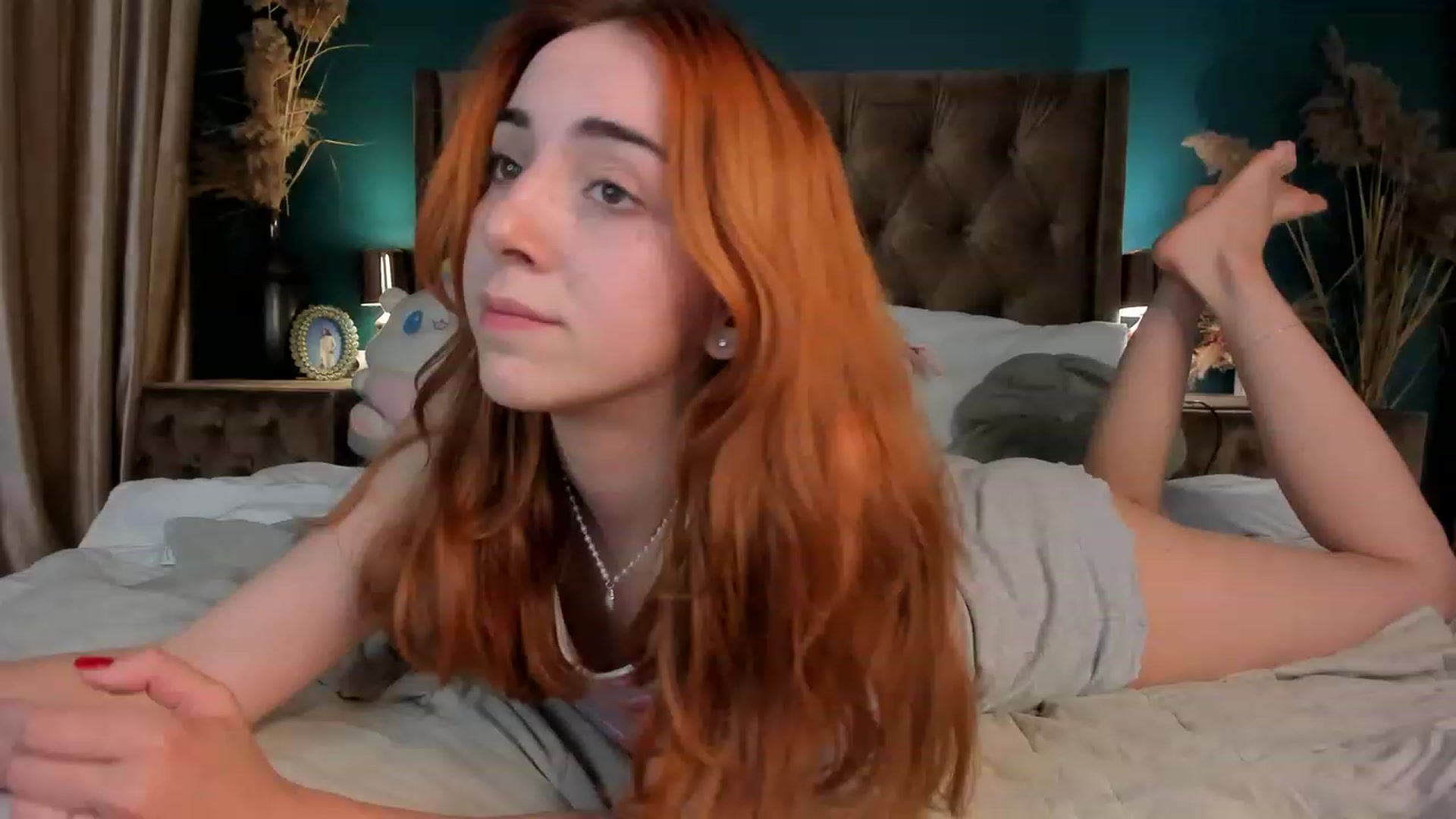 Gallery image thumbnail from ElsaYoung's myfreecams stream on, 10/17/2023, 19:11 image 18 of 20