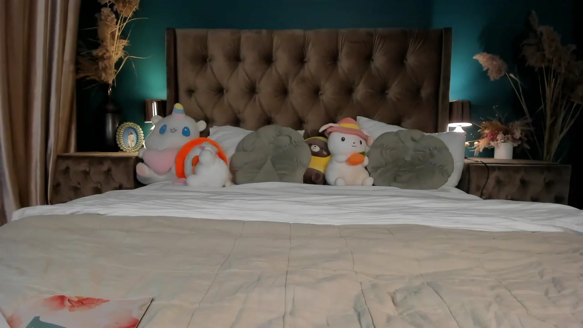 Gallery image thumbnail from ElsaYoung's myfreecams stream on, 10/17/2023, 19:11 image 19 of 20