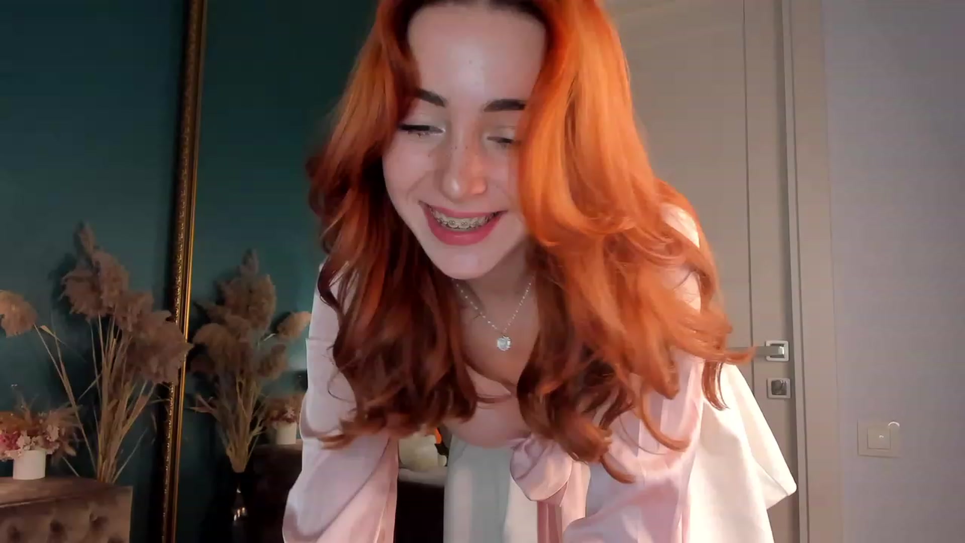 Gallery image thumbnail from ElsaYoung's myfreecams stream on, 10/19/2023, 14:10 image 10 of 20