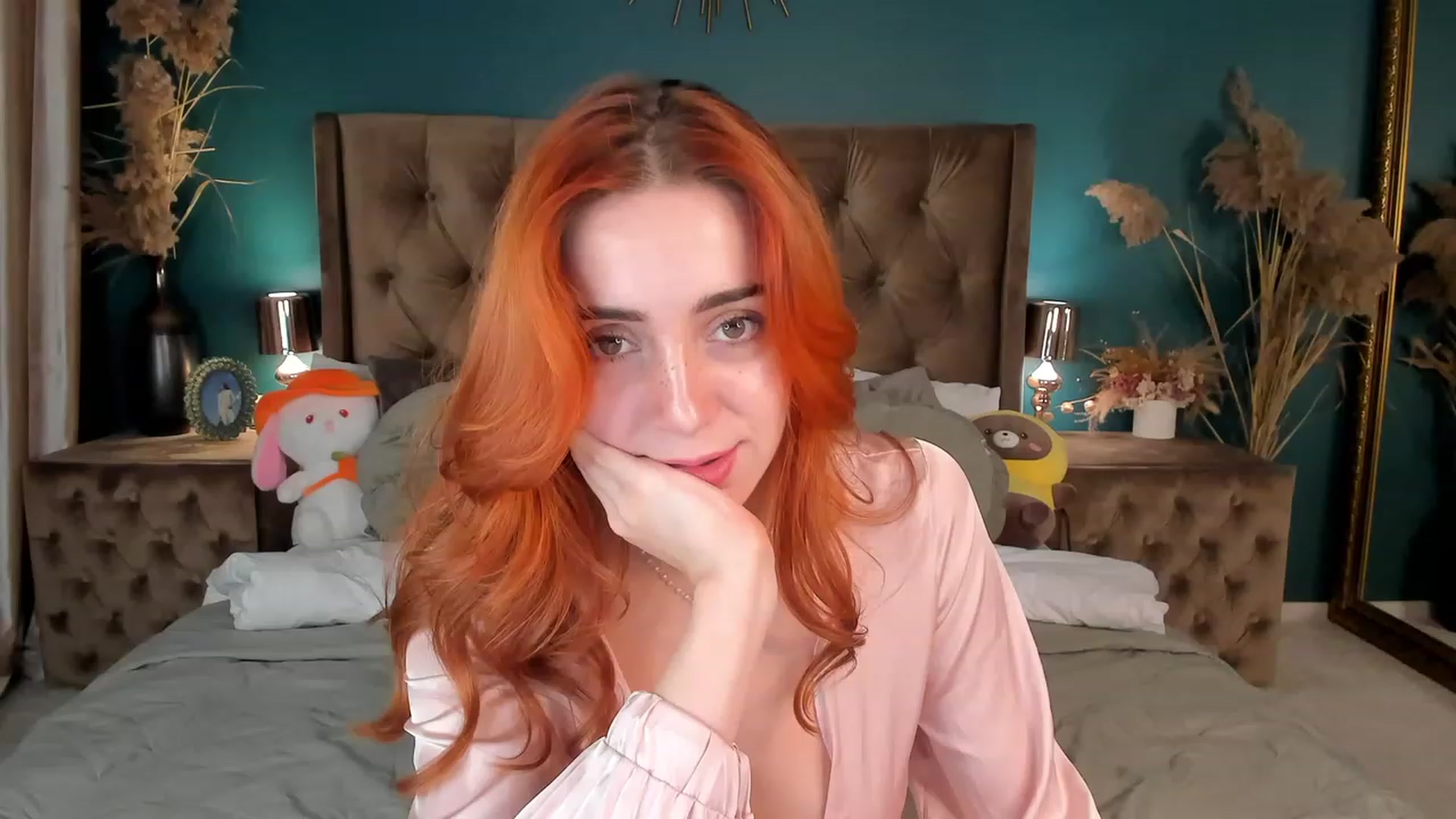 Gallery image thumbnail from ElsaYoung's myfreecams stream on, 10/19/2023, 18:16 image 10 of 20