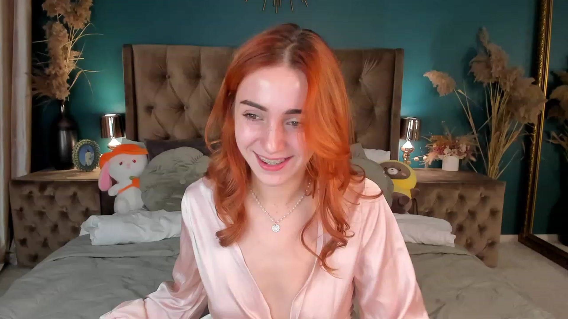 Gallery image thumbnail from ElsaYoung's myfreecams stream on, 10/19/2023, 18:16 image 14 of 20