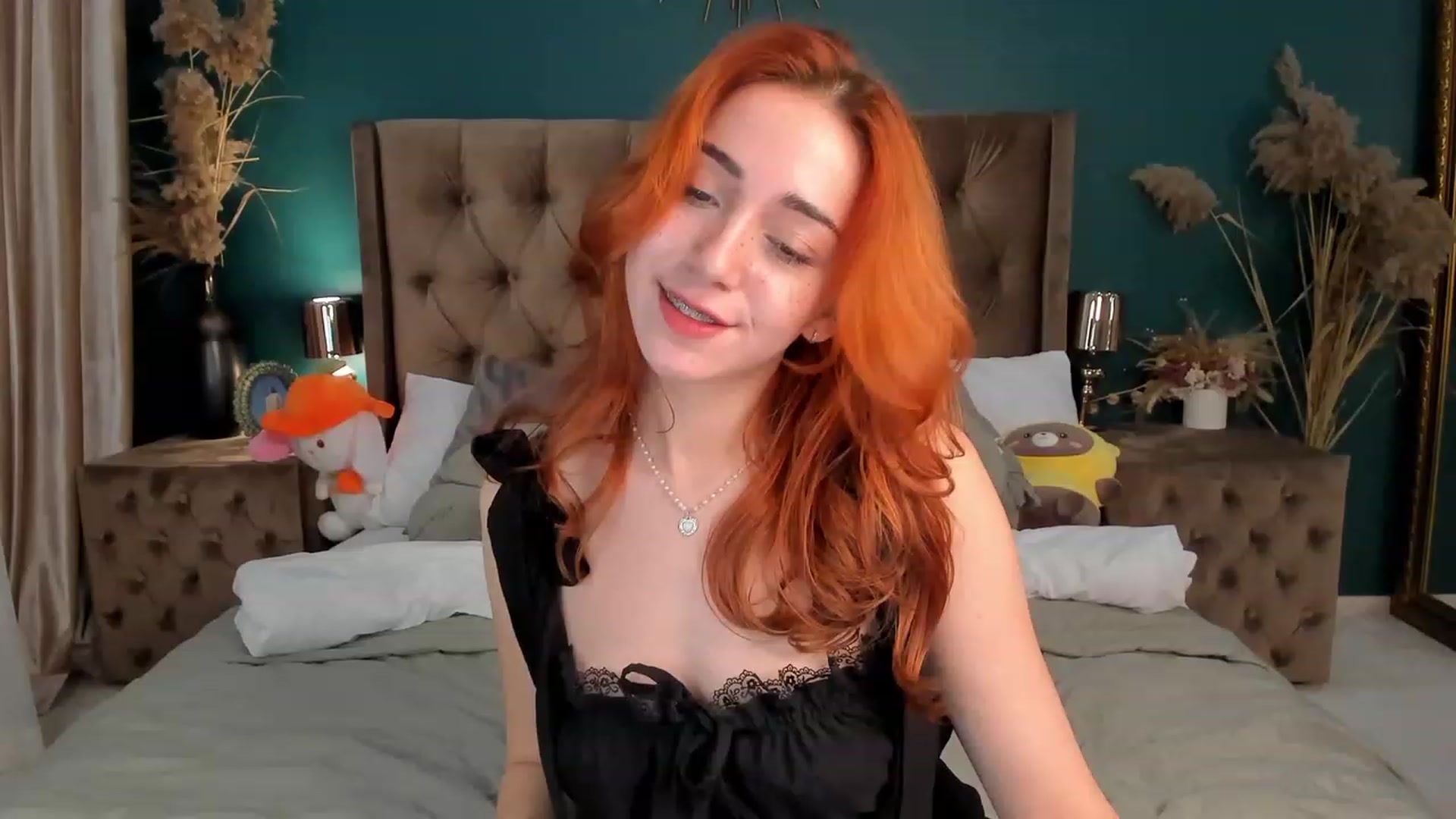 Gallery image thumbnail from ElsaYoung's myfreecams stream on, 10/20/2023, 14:29 image 6 of 20