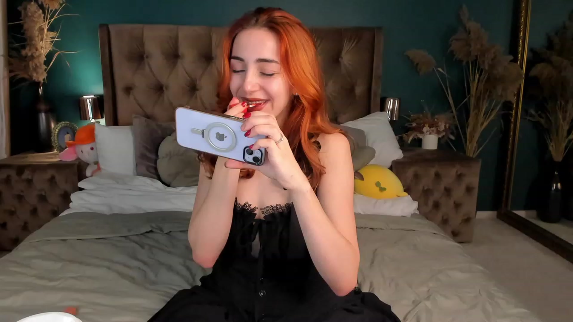 Gallery image thumbnail from ElsaYoung's myfreecams stream on, 10/20/2023, 17:45 image 6 of 20