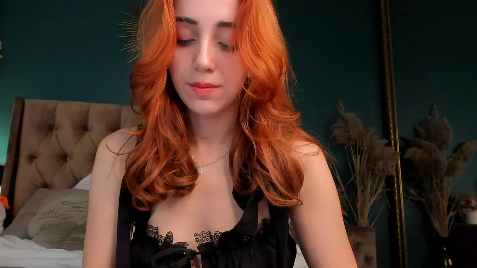 Gallery image thumbnail from ElsaYoung's myfreecams stream on, 10/20/2023, 19:08 image 5 of 20