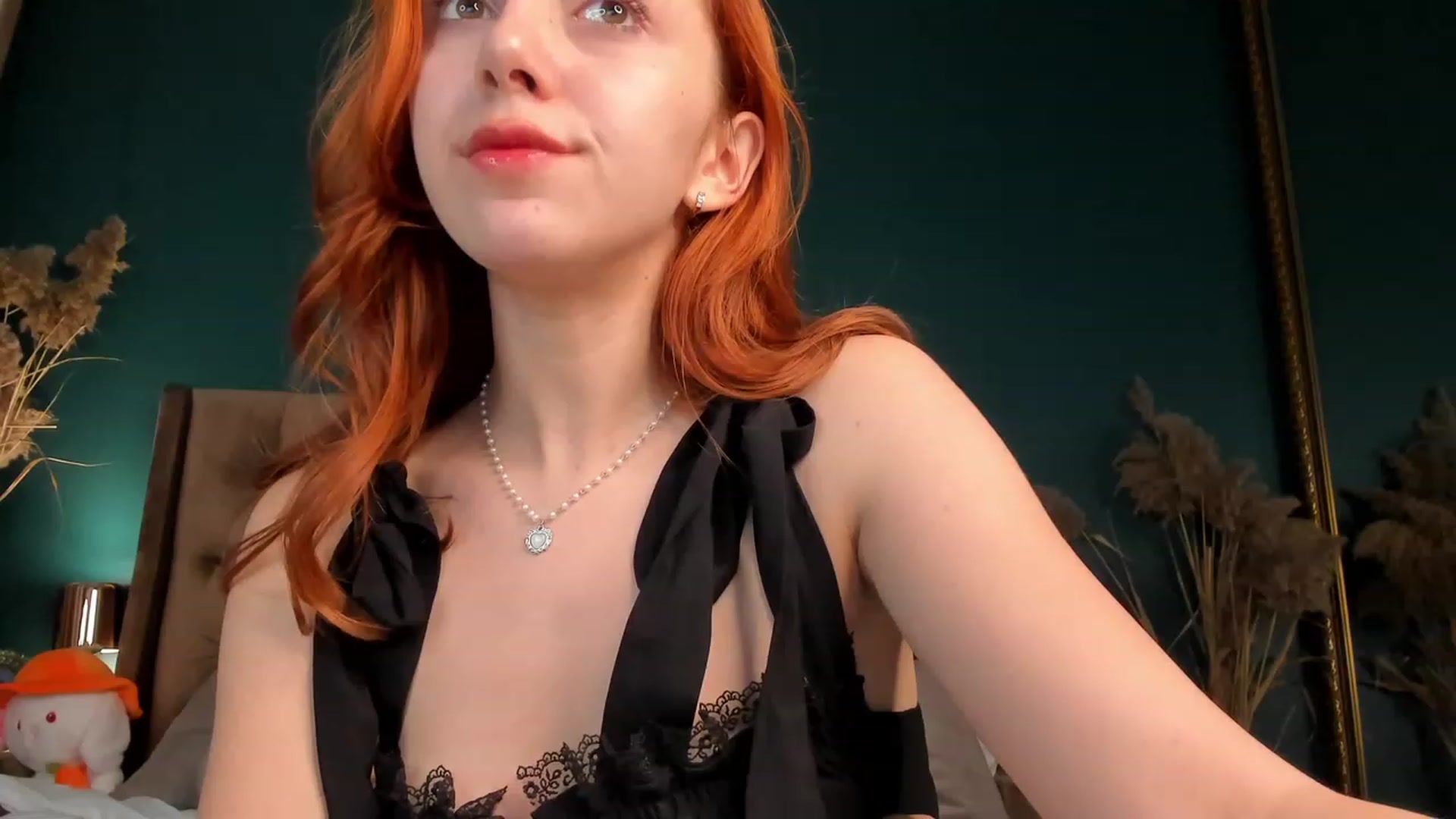 Gallery image thumbnail from ElsaYoung's myfreecams stream on, 10/20/2023, 19:08 image 17 of 20