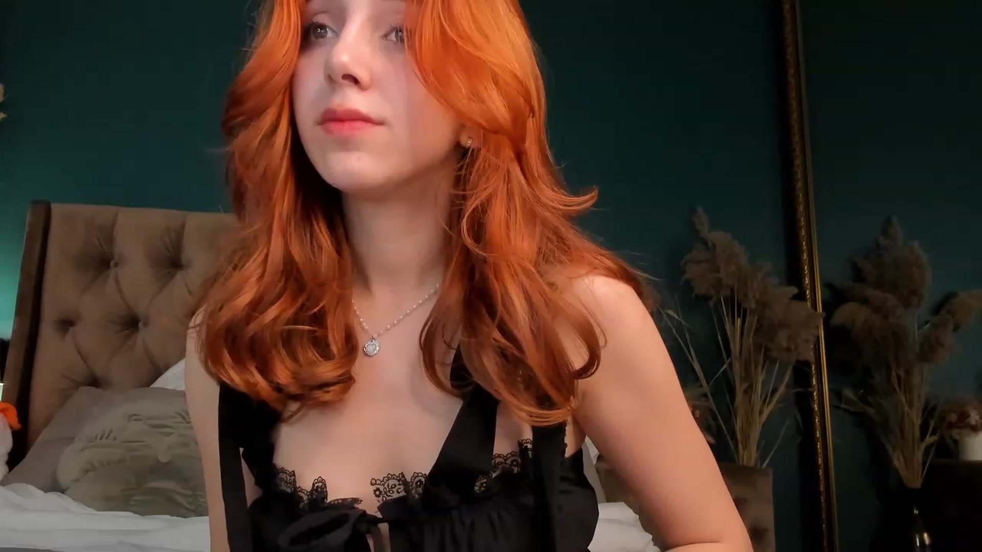 Gallery image thumbnail from ElsaYoung's myfreecams stream on, 10/20/2023, 19:08 image 6 of 20
