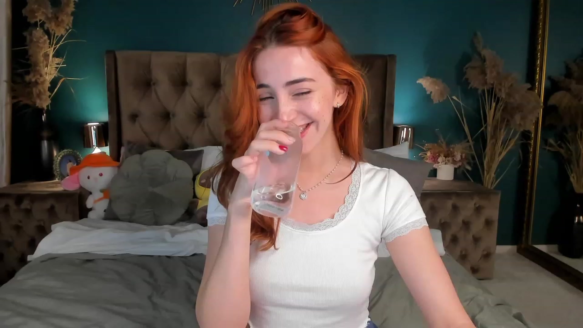 Gallery image thumbnail from ElsaYoung's myfreecams stream on, 10/21/2023, 21:04 image 14 of 20