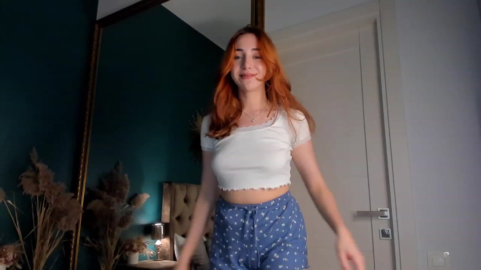 Gallery image thumbnail from ElsaYoung's myfreecams stream on, 10/21/2023, 21:04 image 13 of 20