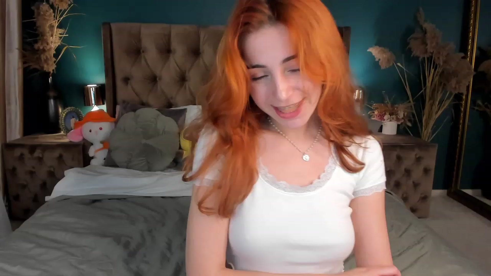 Gallery image thumbnail from ElsaYoung's myfreecams stream on, 10/21/2023, 22:07 image 18 of 20