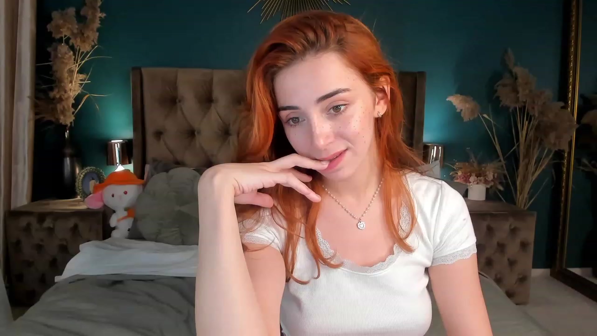 Gallery image thumbnail from ElsaYoung's myfreecams stream on, 10/21/2023, 22:07 image 12 of 20