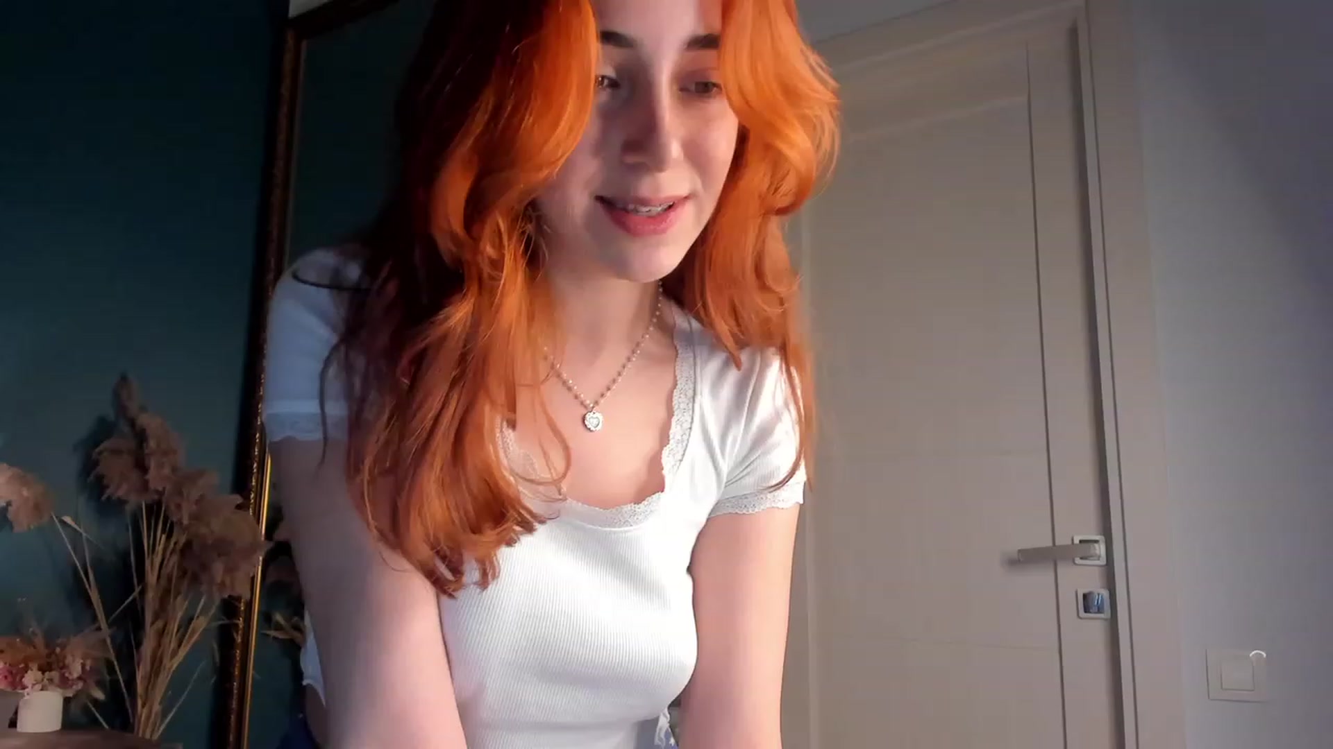 Gallery image thumbnail from ElsaYoung's myfreecams stream on, 10/22/2023, 24:36 image 6 of 20