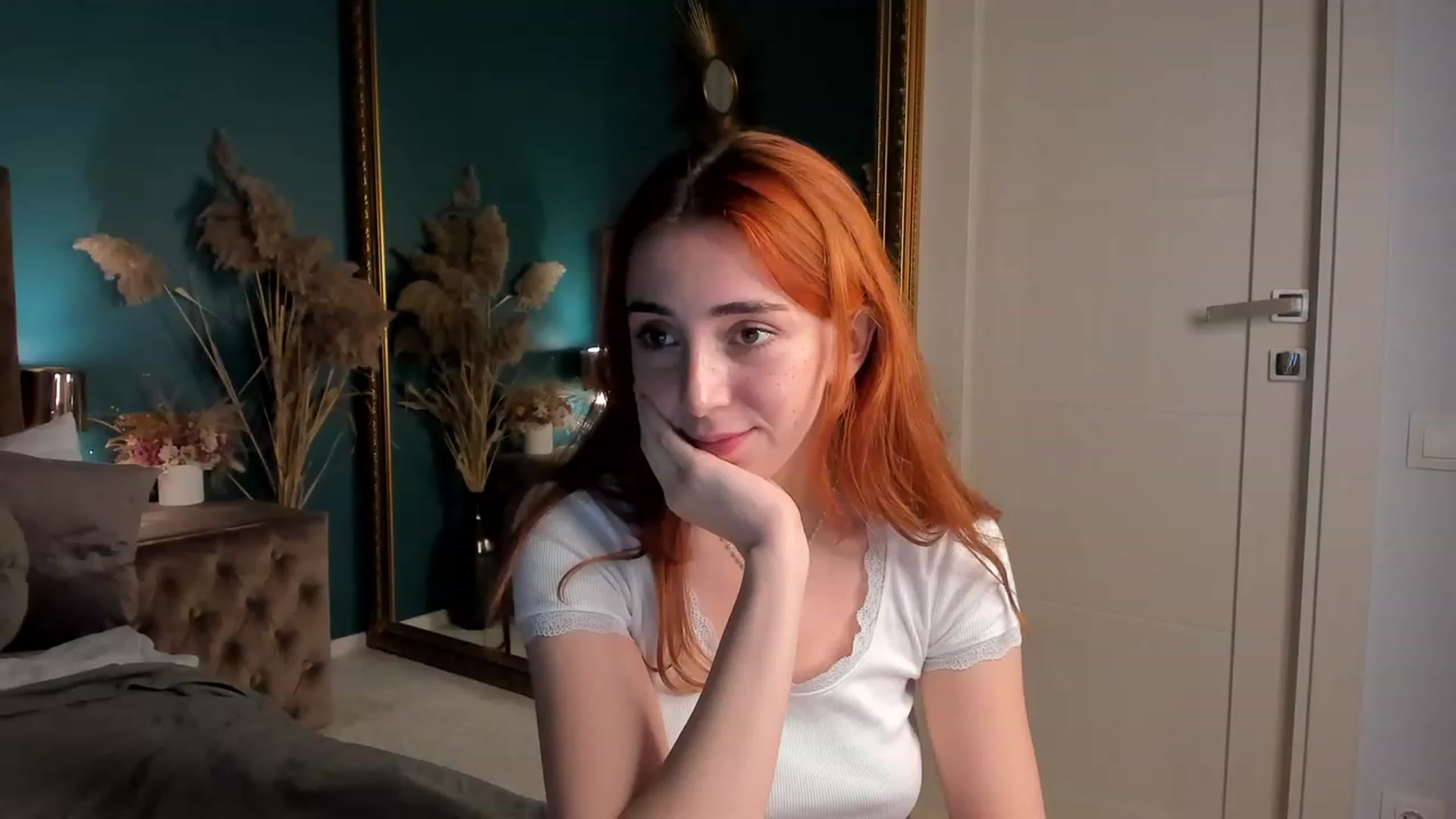 Gallery image thumbnail from ElsaYoung's myfreecams stream on, 10/22/2023, 24:36 image 9 of 20