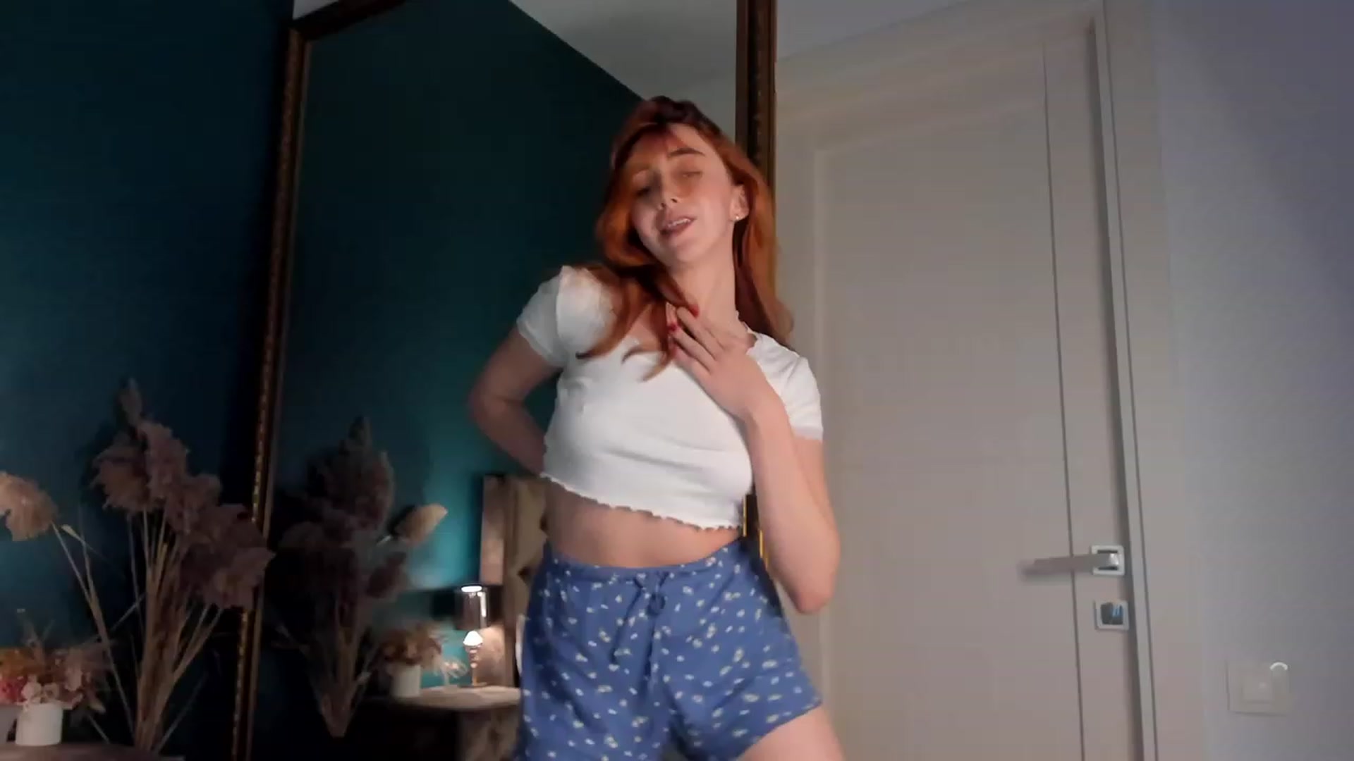 Gallery image thumbnail from ElsaYoung's myfreecams stream on, 10/22/2023, 24:36 image 5 of 20