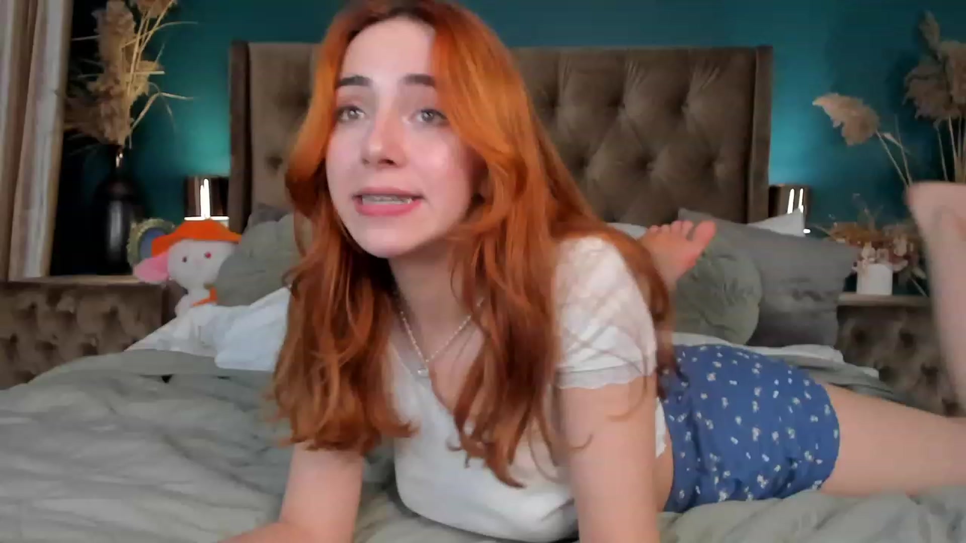 Gallery image thumbnail from ElsaYoung's myfreecams stream on, 10/22/2023, 24:36 image 12 of 20