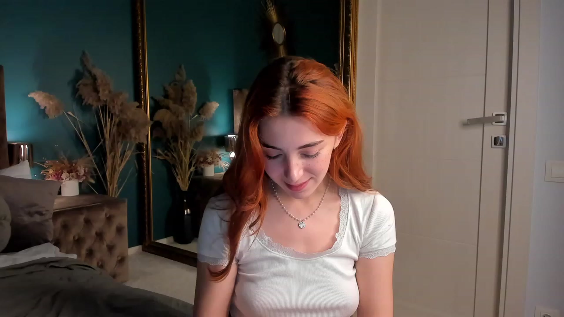 Gallery image thumbnail from ElsaYoung's myfreecams stream on, 10/22/2023, 24:36 image 8 of 20