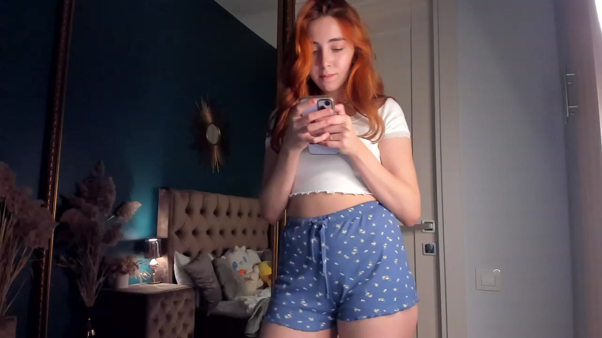 Gallery image thumbnail from ElsaYoung's myfreecams stream on, 10/22/2023, 24:36 image 7 of 20