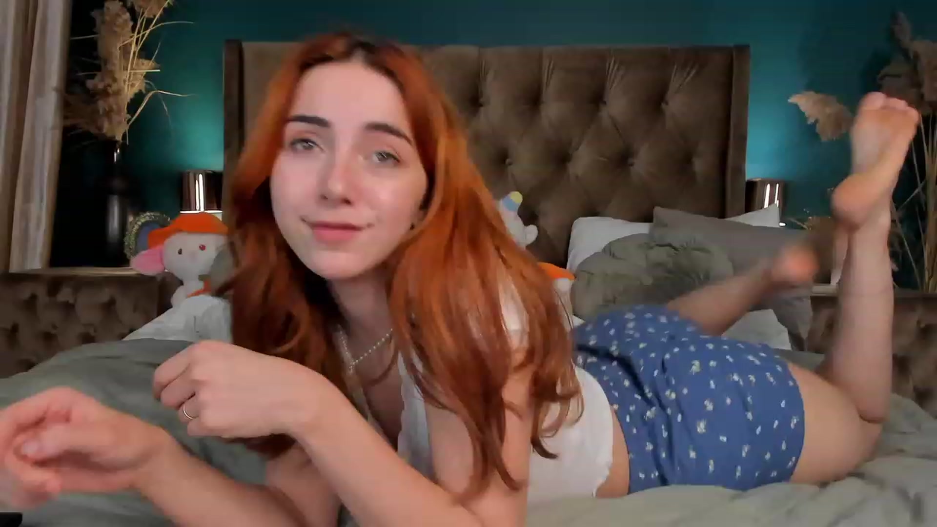 Gallery image thumbnail from ElsaYoung's myfreecams stream on, 10/22/2023, 24:36 image 13 of 20