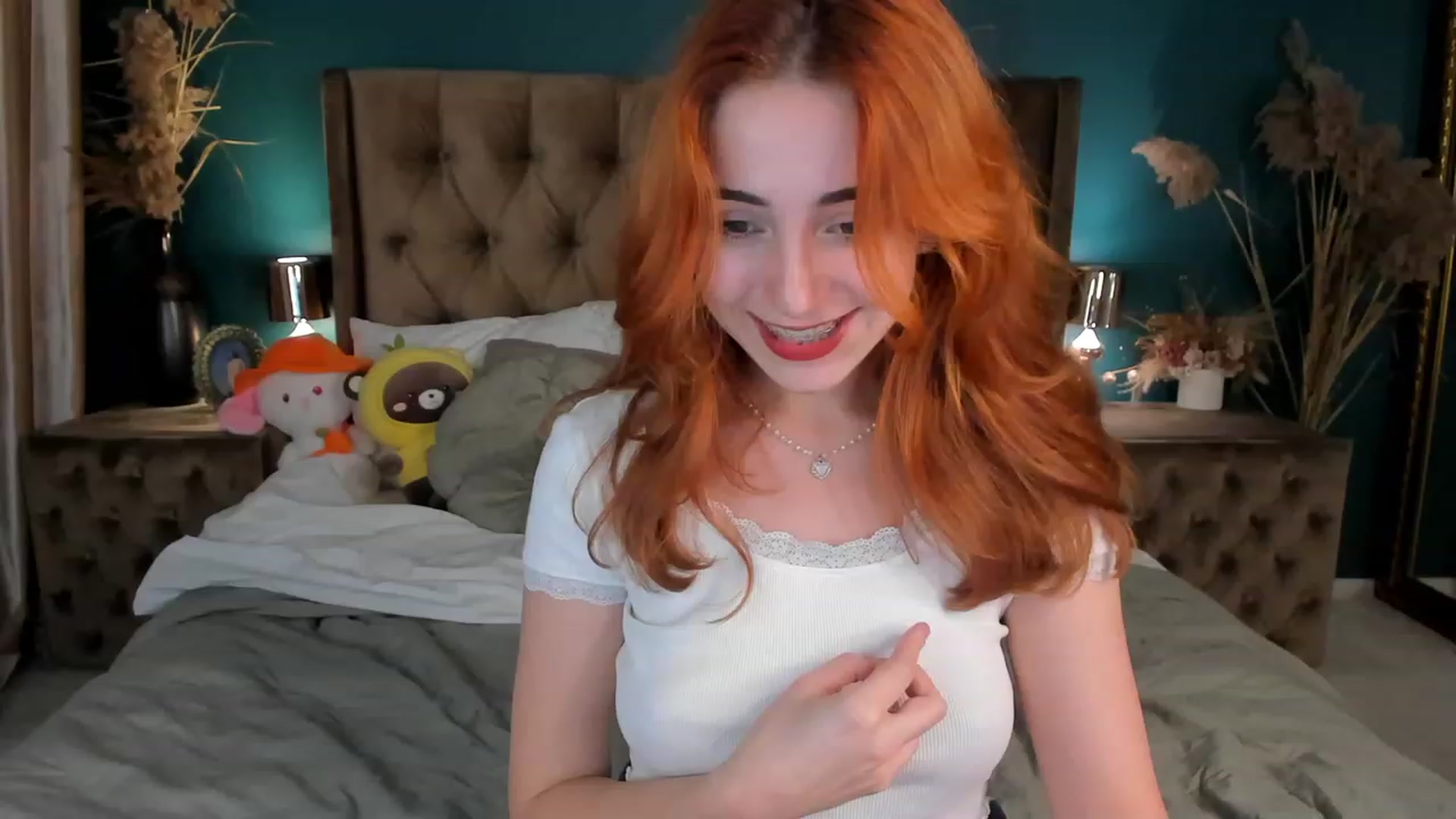 Gallery image thumbnail from ElsaYoung's myfreecams stream on, 10/22/2023, 03:05 image 14 of 20