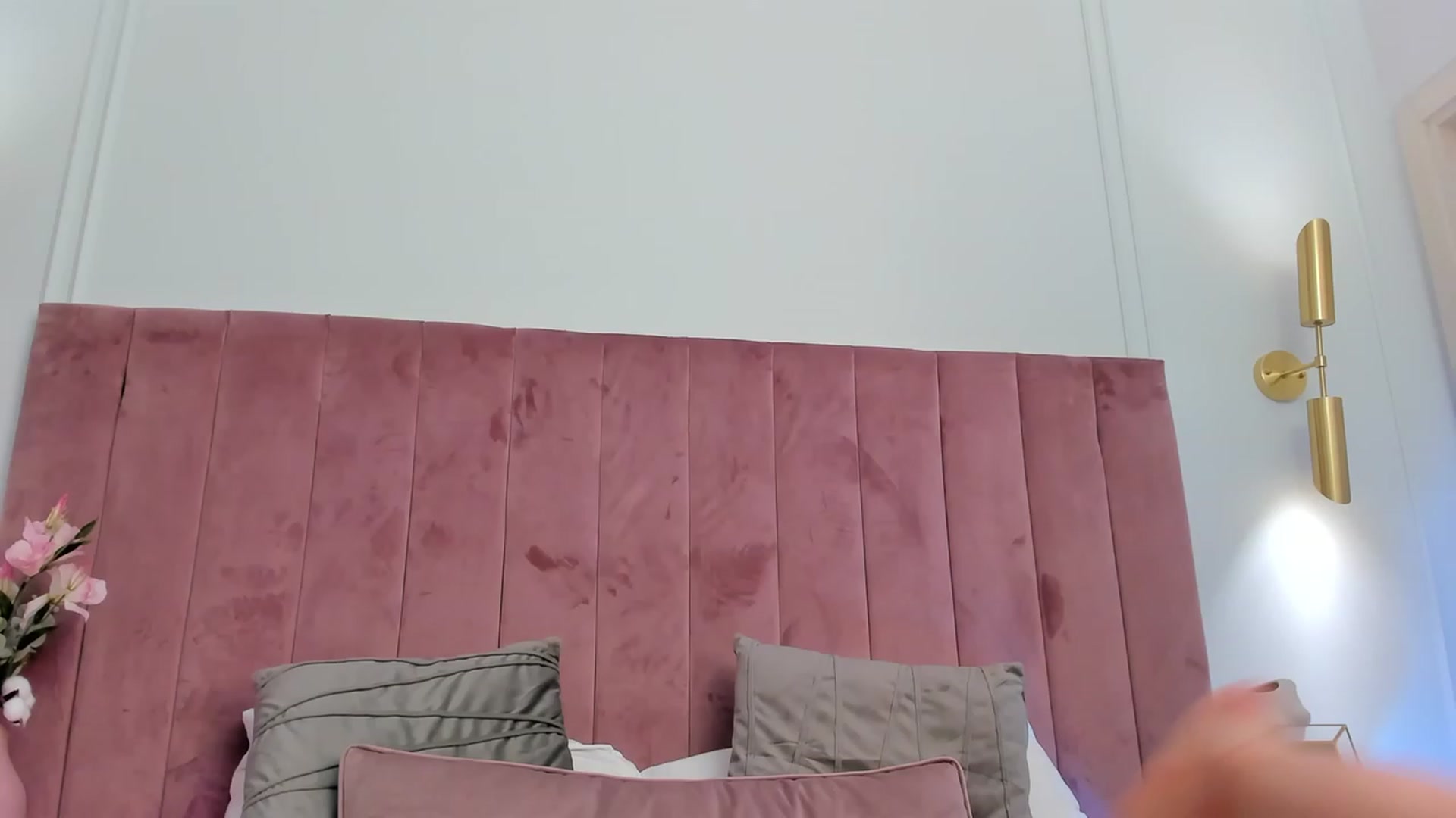 Gallery image thumbnail from ElsaYoung's myfreecams stream on, 10/23/2023, 01:10 image 17 of 20