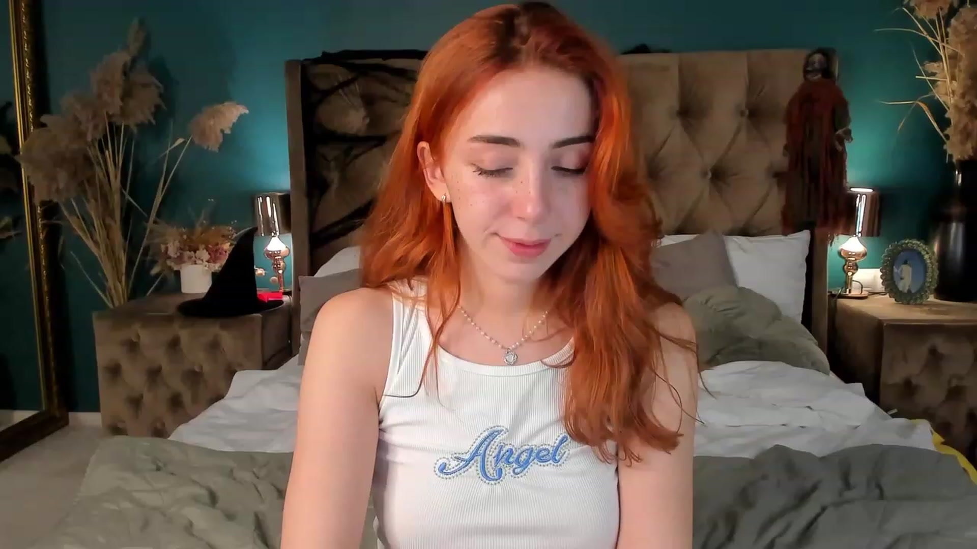 Gallery image thumbnail from ElsaYoung's myfreecams stream on, 10/25/2023, 16:11 image 7 of 20