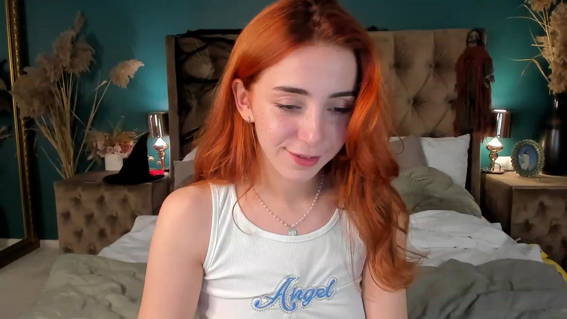 Gallery image thumbnail from ElsaYoung's myfreecams stream on, 10/25/2023, 16:11 image 8 of 20