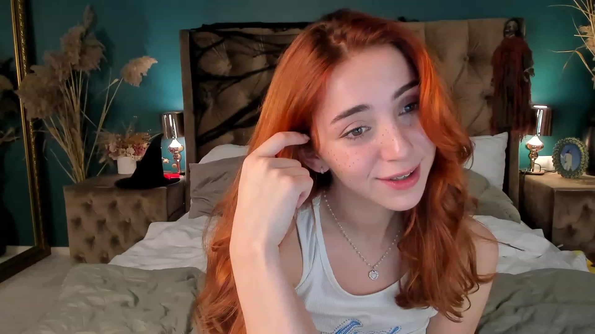 Gallery image thumbnail from ElsaYoung's myfreecams stream on, 10/25/2023, 16:11 image 9 of 20